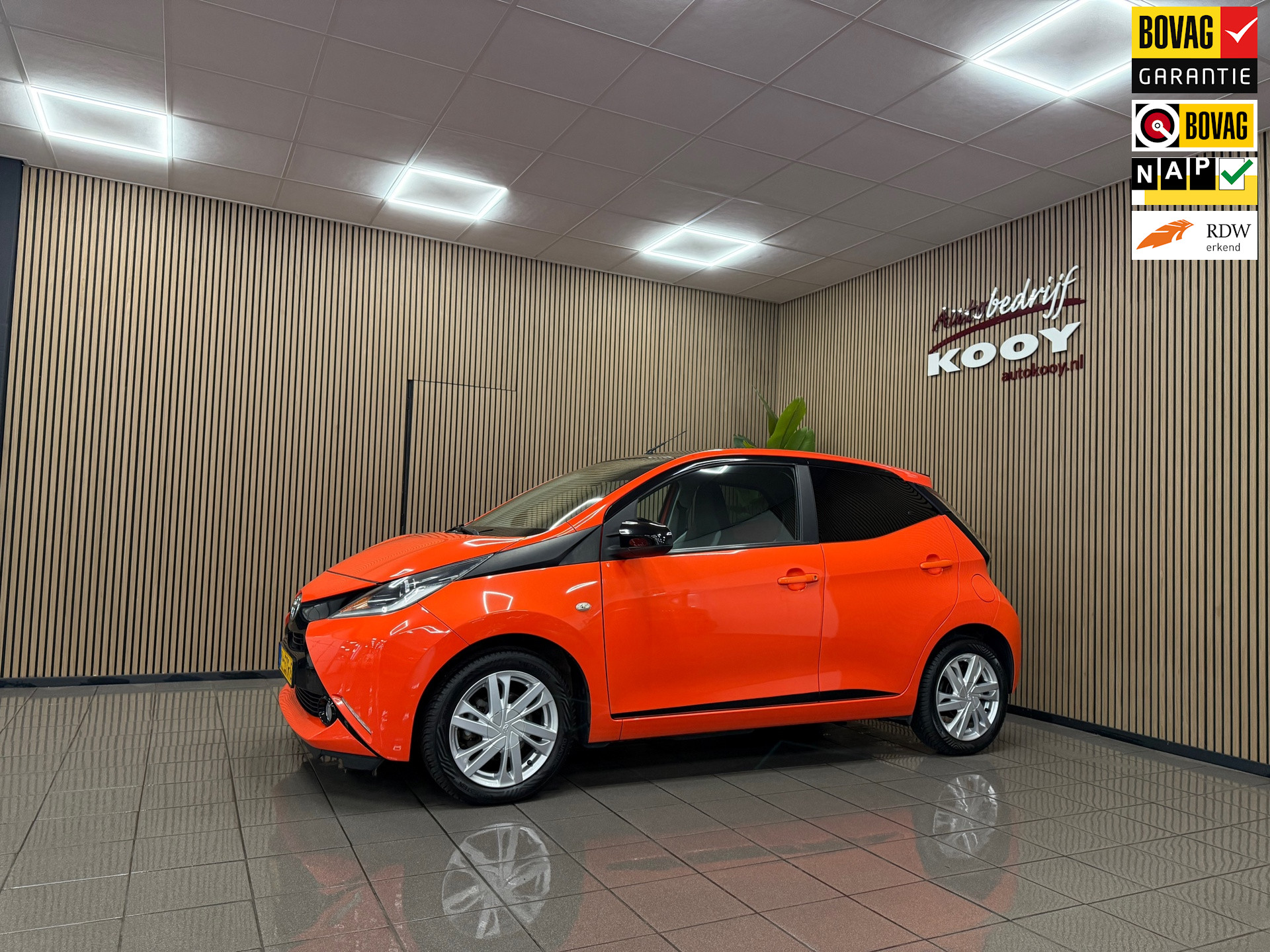 Toyota Aygo 1.0 VVT-i x-sport * Navigatie / Camera / LM Velgen / NL Auto *