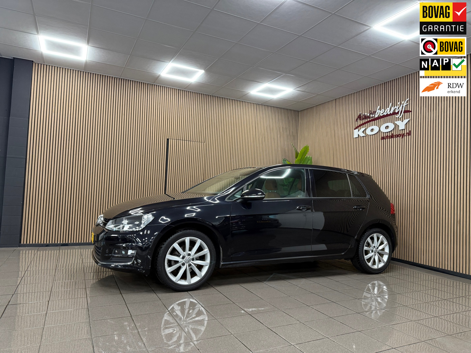 Volkswagen Golf 1.2 TSI Business Edition Connected * Automaat / Navigatie / Camera / Trekhaak / NL Auto *