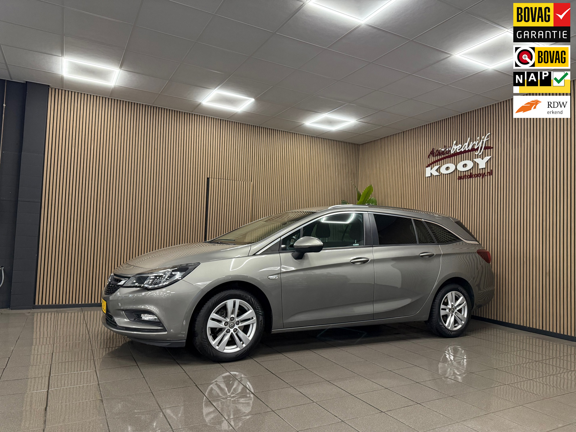 Opel Astra Sports Tourer 1.4 Business+ * Navigatie / Camera / Stoel-Stuurverwarming / NL Auto *