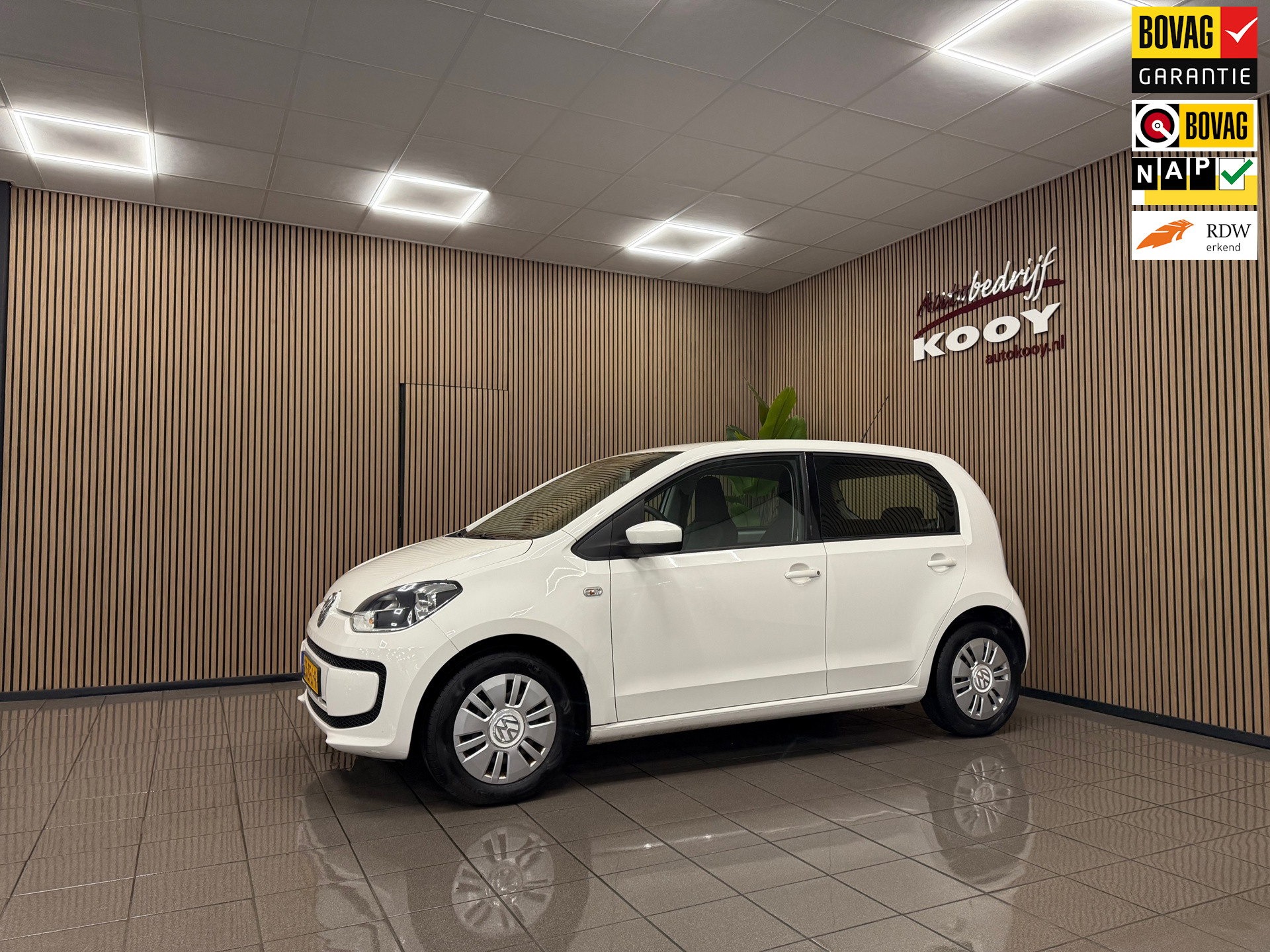 Volkswagen Up! 1.0 move up! BlueMotion * Navigatie / Parkeersensoren / Cruise control / NL Auto *