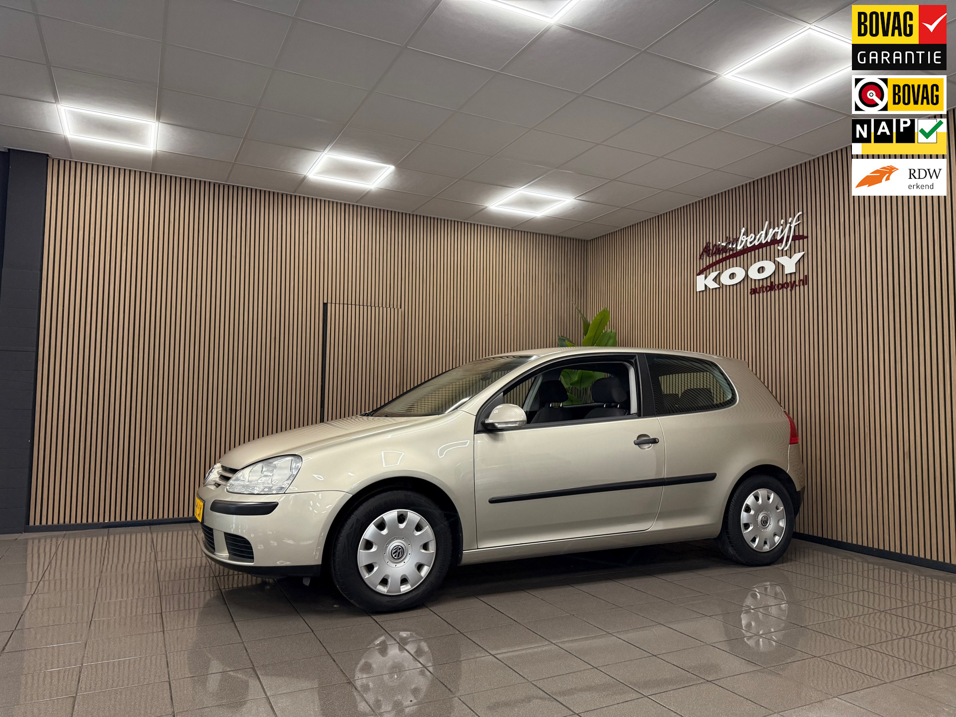 Volkswagen Golf 1.6 FSI Turijn * Dealer onderhouden / Airco / Cruise control / NL Auto + NAP *