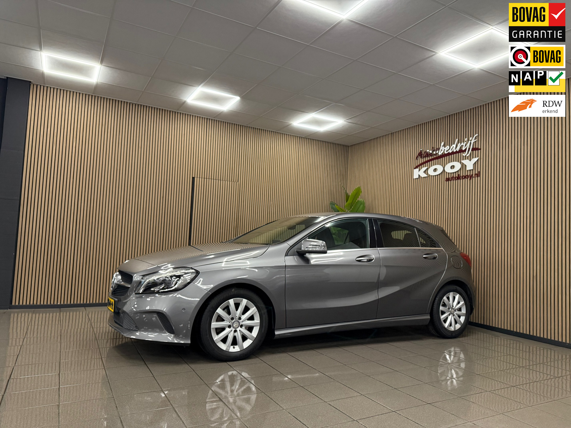 Mercedes-Benz A-klasse 180 Business Solution * Automaat / Camera / Navigatie / LED / NL Auto *