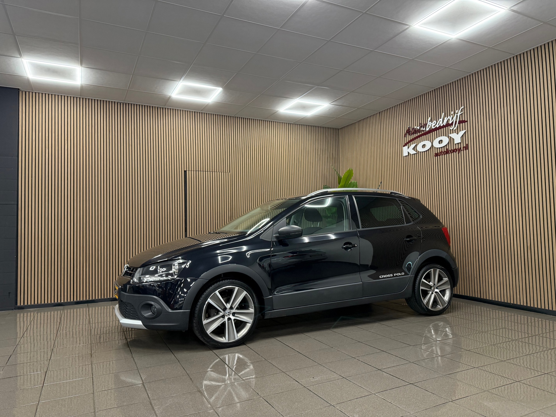 Volkswagen Polo 1.2 TSI Cross * Automaat / Navigatie / Afn. Trekhaak / NL Auto *