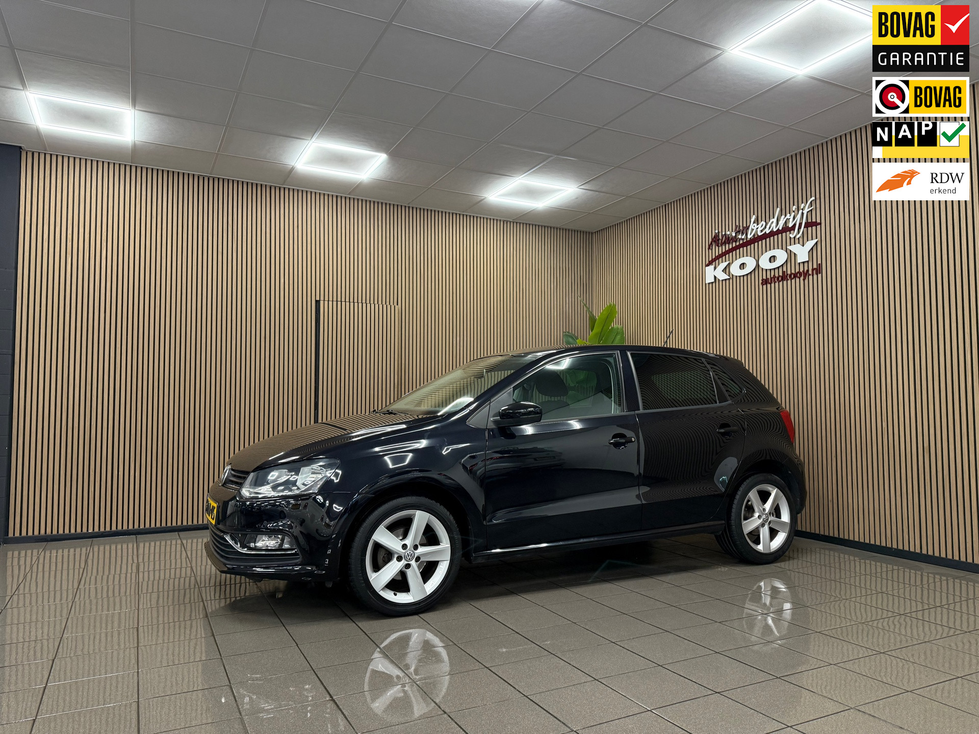 Volkswagen Polo 1.2 TSI Highline * Automaat / Navigatie / Parkeersensoren / NL Auto *