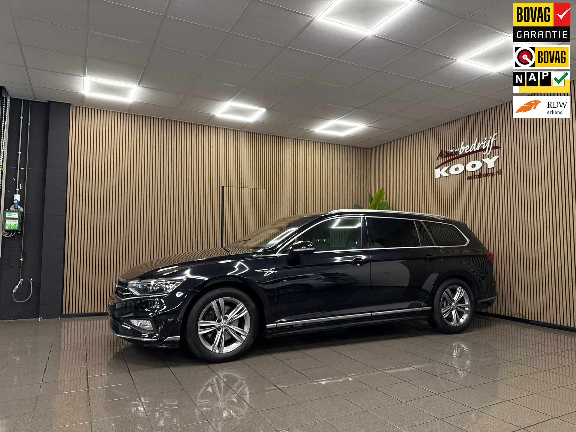 Volkswagen Passat Variant 1.5 TSI Elegance Business R * Automaat / Panoramadak / Afn. Trekhaak / NL Auto *