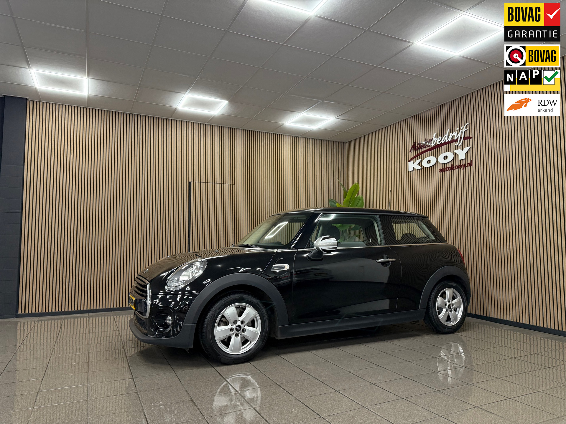 Mini Mini 1.5 Cooper Business * Navigatie / Parkeersensoren / Cruise control / NL Auto *