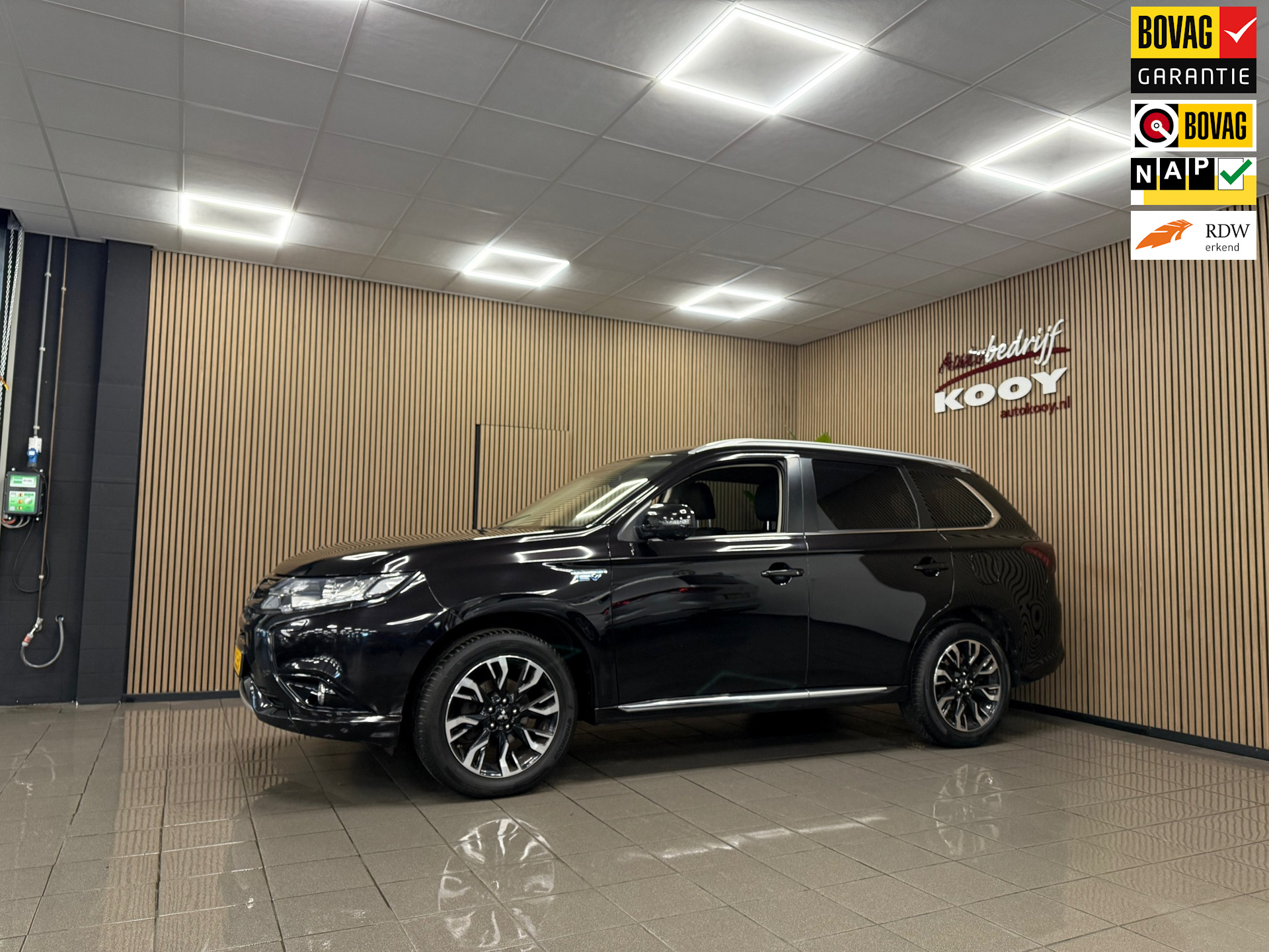 Mitsubishi Outlander 2.0 PHEV Premium * Afn. Trekhaak / Camera / LED / 18" LM Velgen / NL Auto *