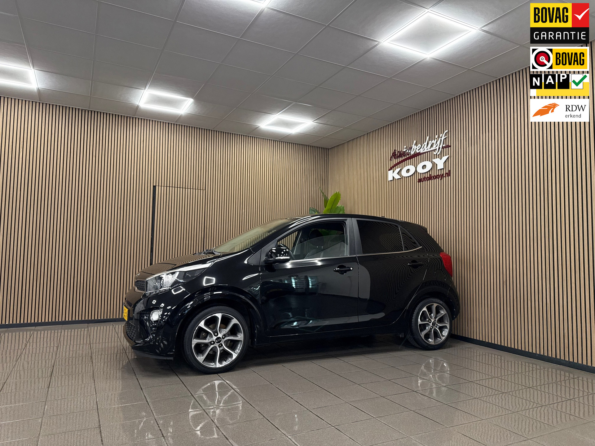 Kia Picanto 1.0 CVVT Design Edition * Navigatie / LED / Camera / LM Velgen / NL Auto *