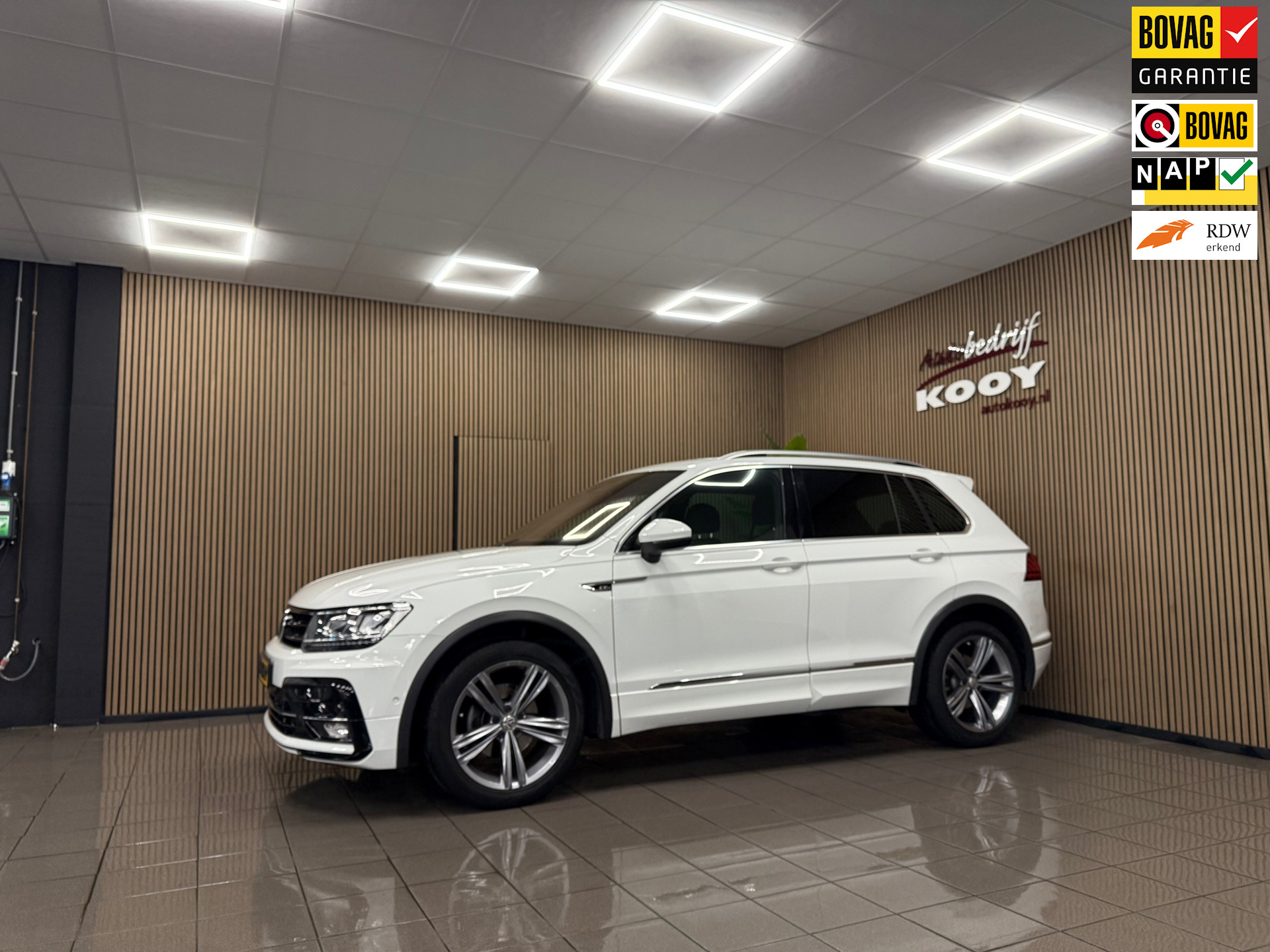 Volkswagen Tiguan 1.5 TSI R-Line * 1e Eig / Dealer onderhouden / Carplay / Trekhaak / NL Auto *