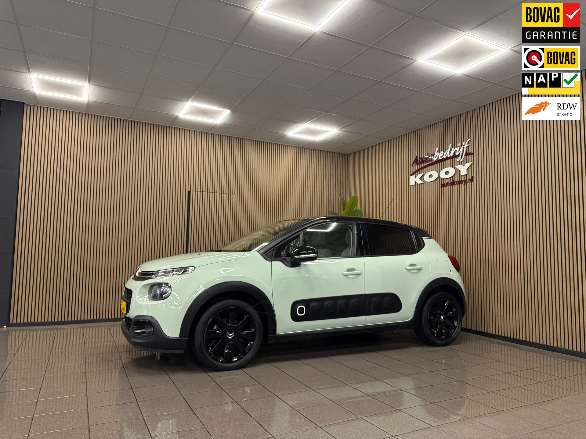 Citroen C3 1.2 PureTech S&S Shine * Automaat / Panoramadak / Navigatie / Camera / NL Auto *