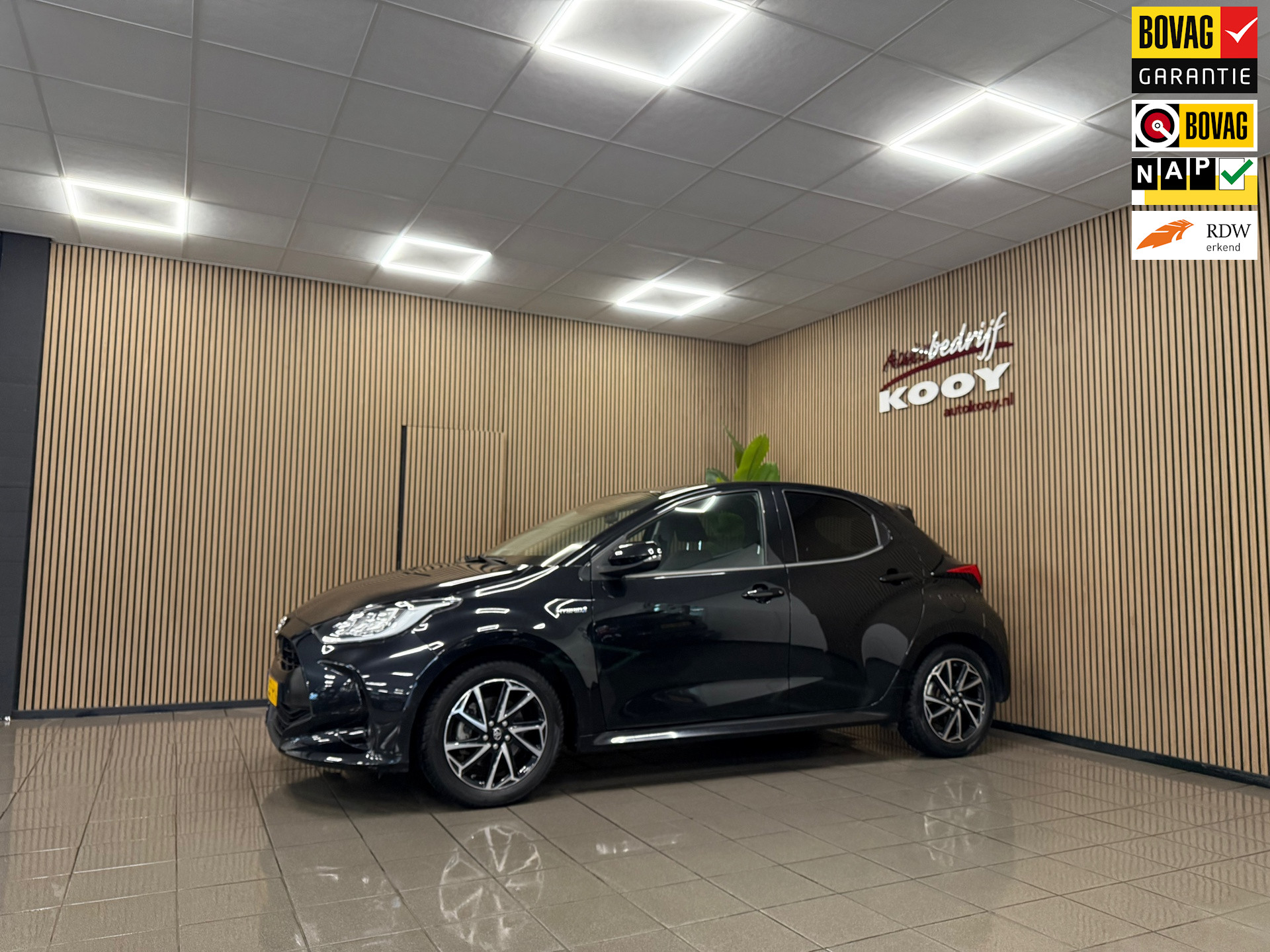 Toyota Yaris 1.5 Hybrid Style * Carplay / LED / Stoelverwarming / Camera / NL Auto *