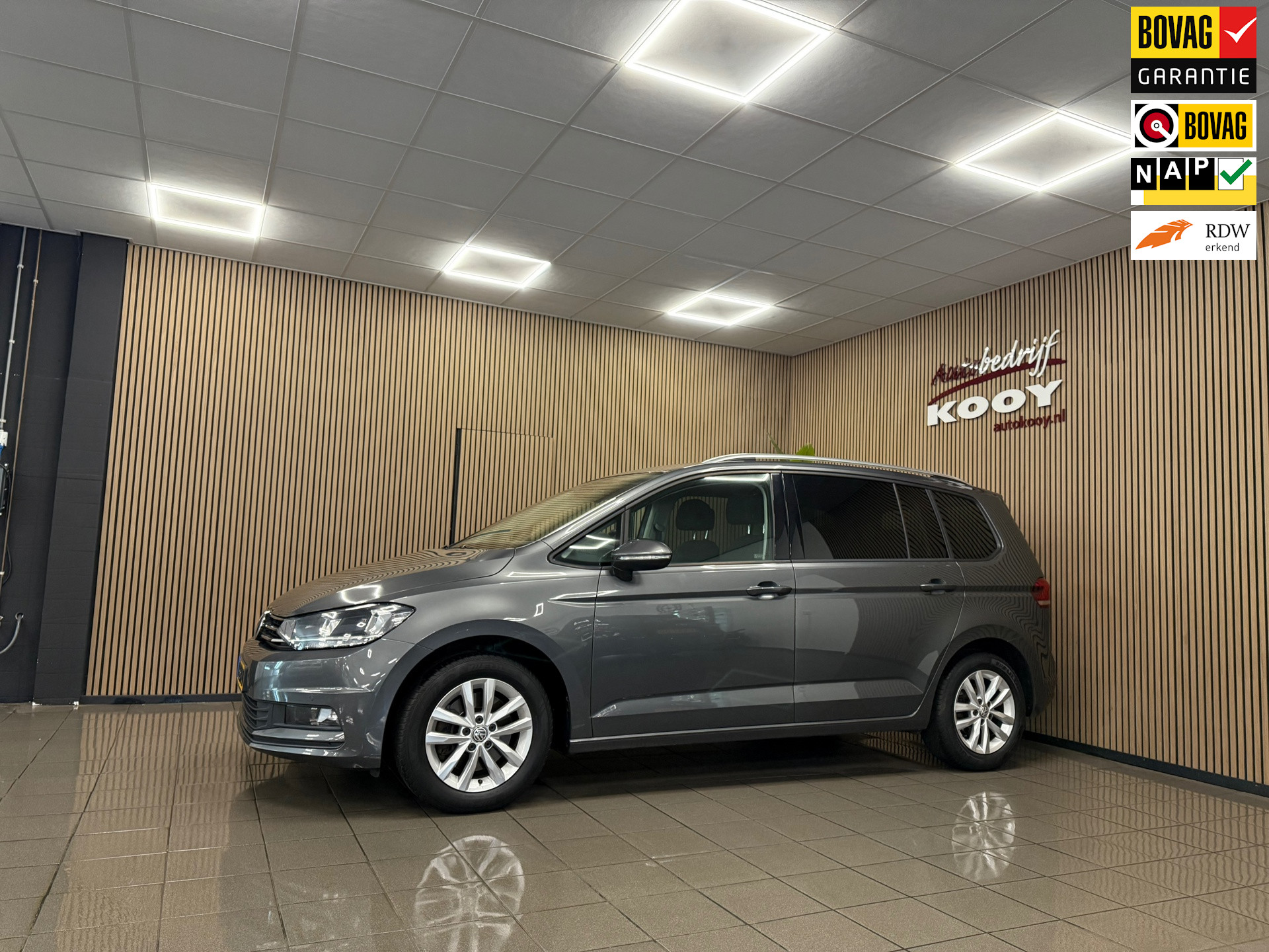 Volkswagen Touran 1.6 TDI SCR Comfortline Business * 7 Persoons / Carplay / Trekhaak / NL Auto *