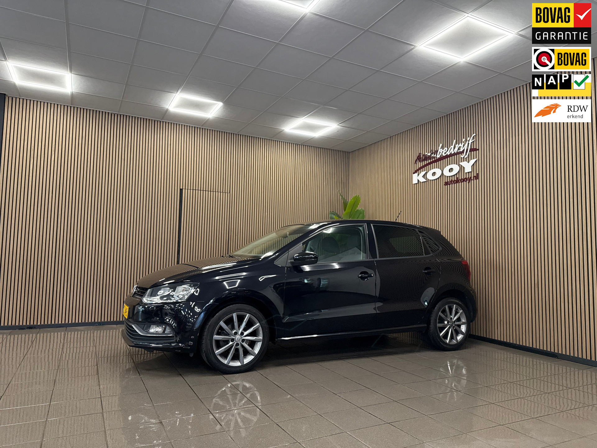 Volkswagen Polo 1.2 TSI First Edition * Navigatie / Parkeersensoren / Cruise control / NL Auto *