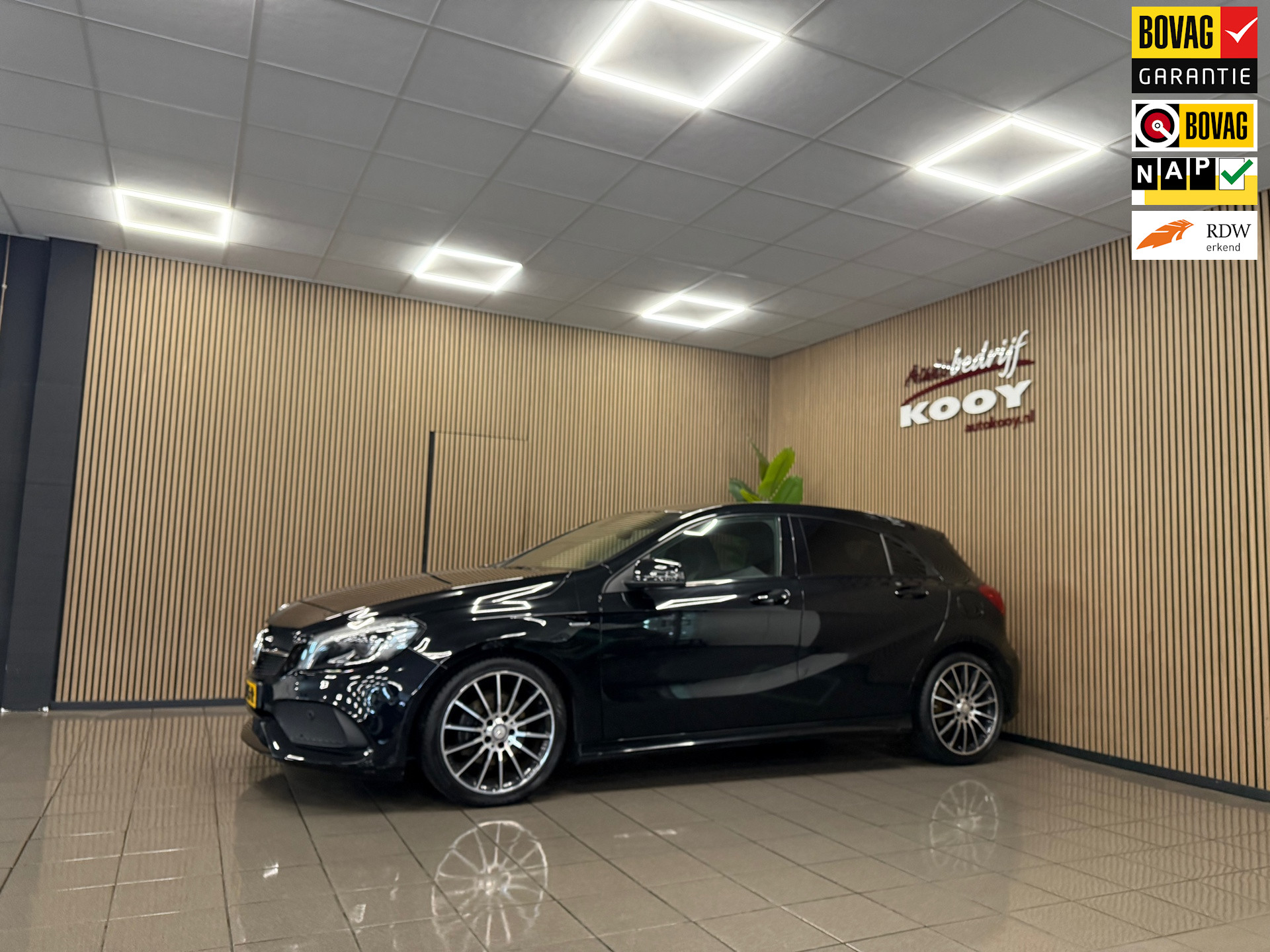 Mercedes-Benz A-klasse 160 AMG * Automaat / Navigatie / Camera / LED / Parkeersensoren / NL Auto *