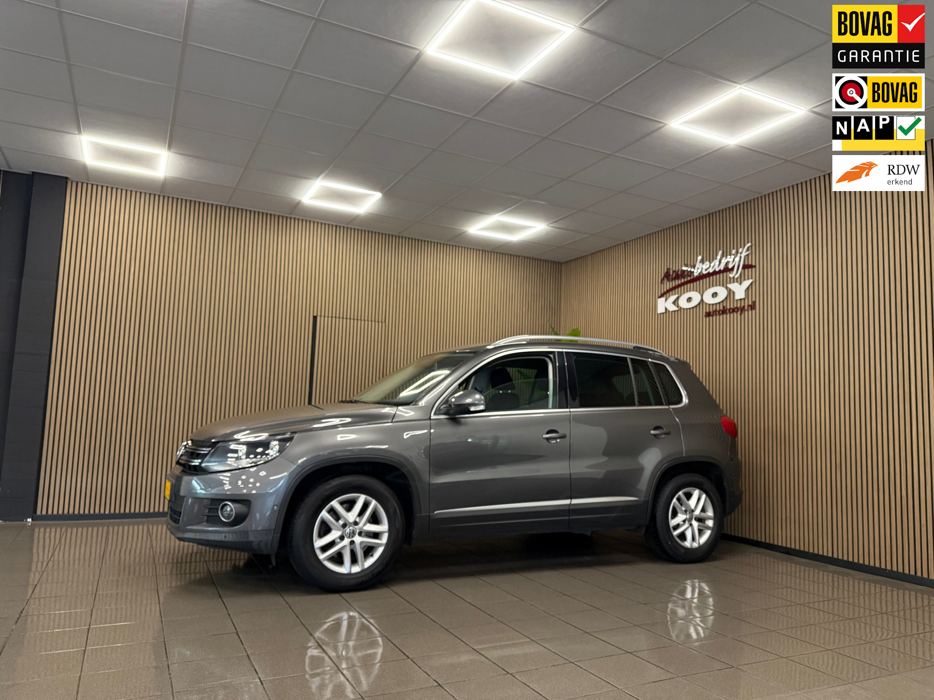 Volkswagen Tiguan 1.4 TSI Sport&Style * Trekhaak / Dealer onderhouden / Navigatie / NL Auto *