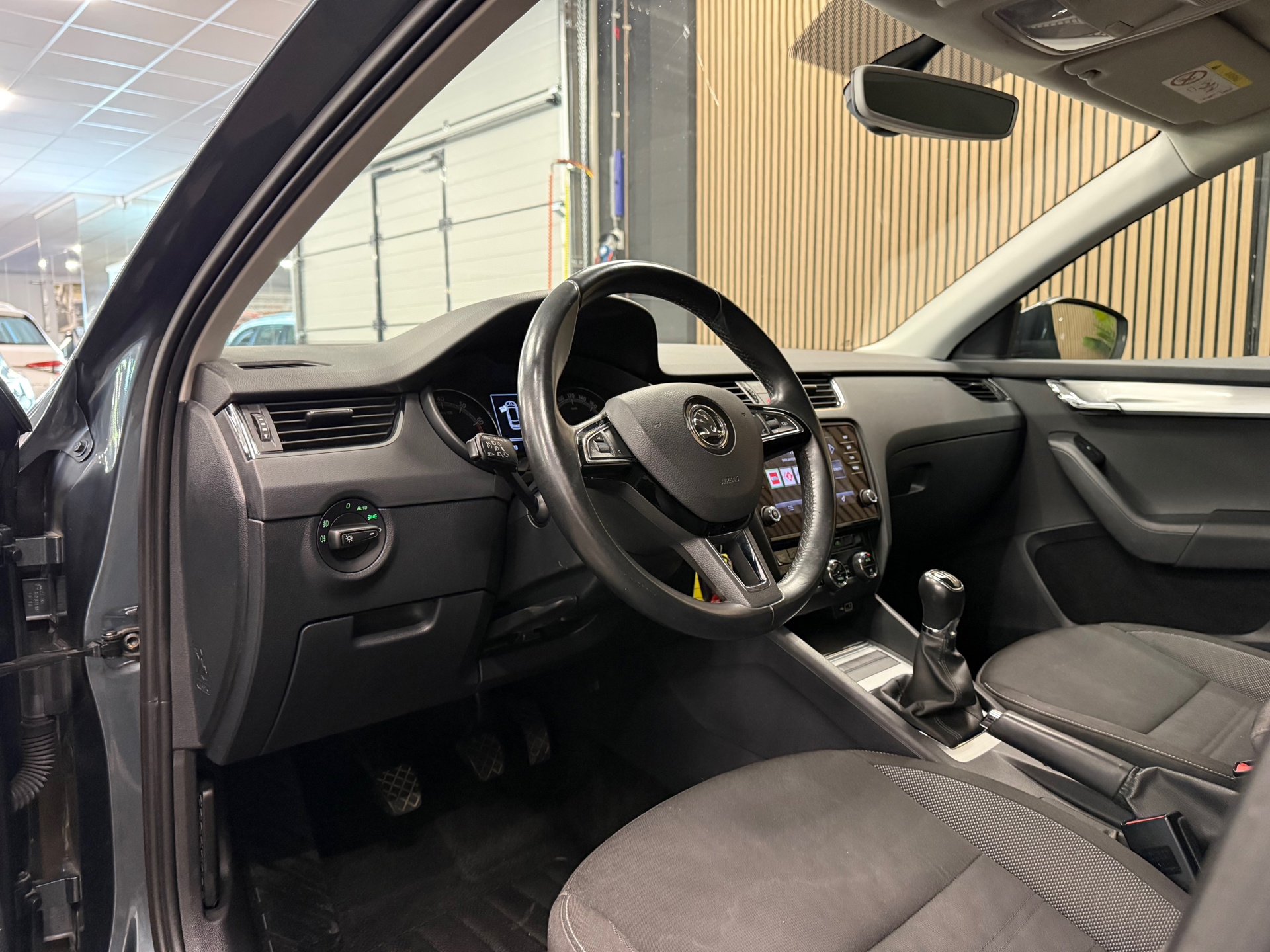 https://www.autokooy.nl//xml/images/53173334-12.JPG