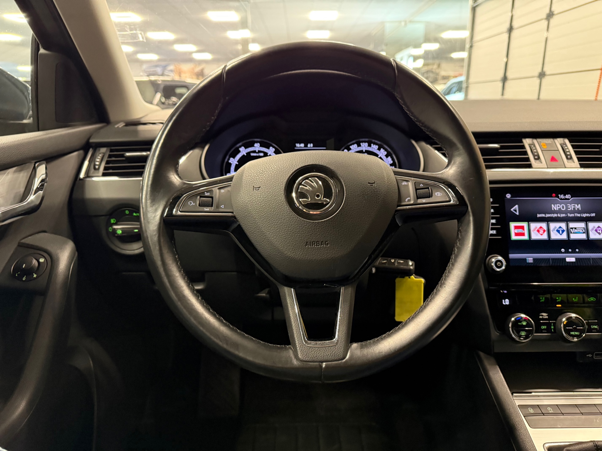 https://www.autokooy.nl//xml/images/53173334-13.JPG