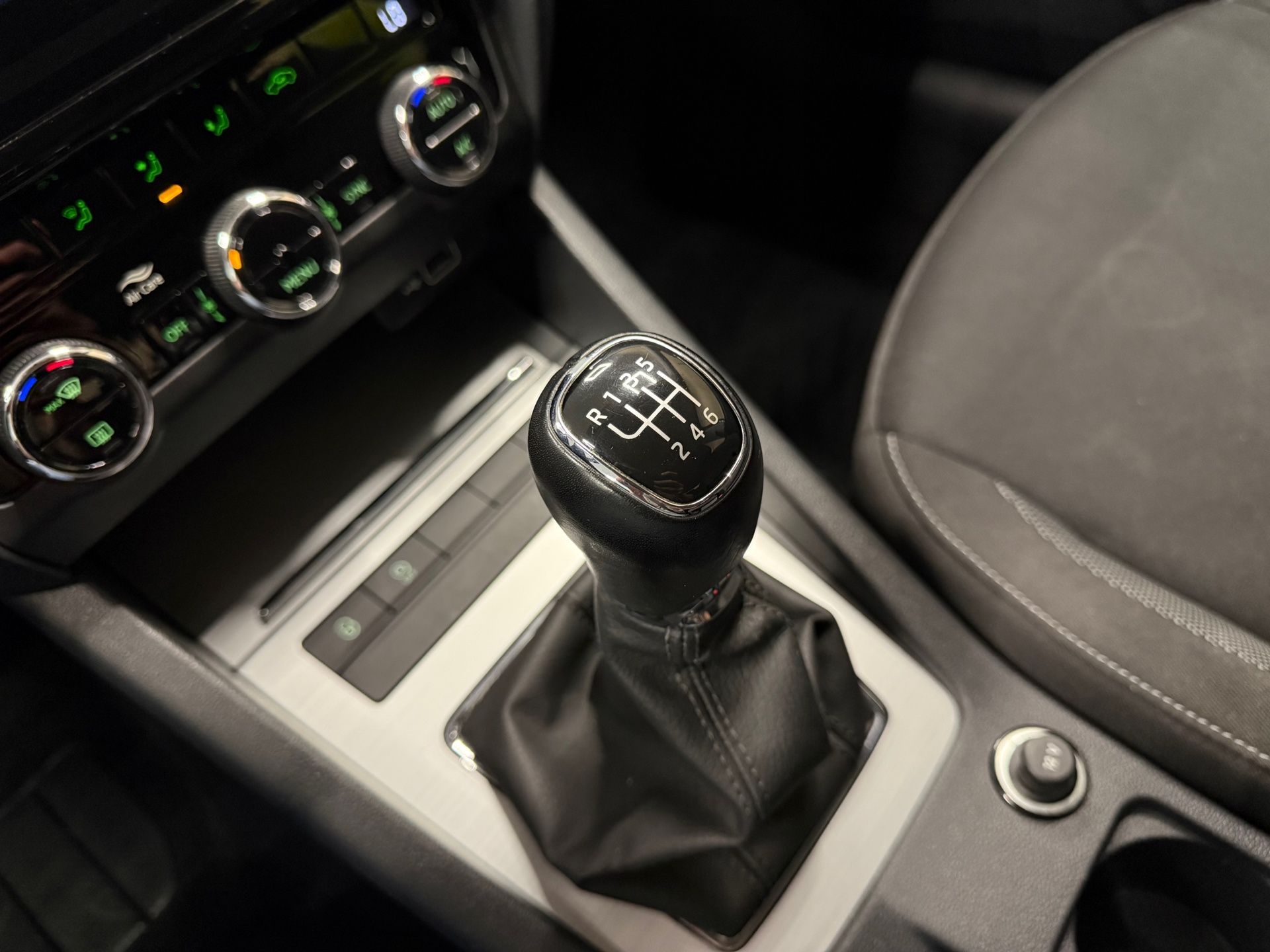 https://www.autokooy.nl//xml/images/53173334-21.JPG