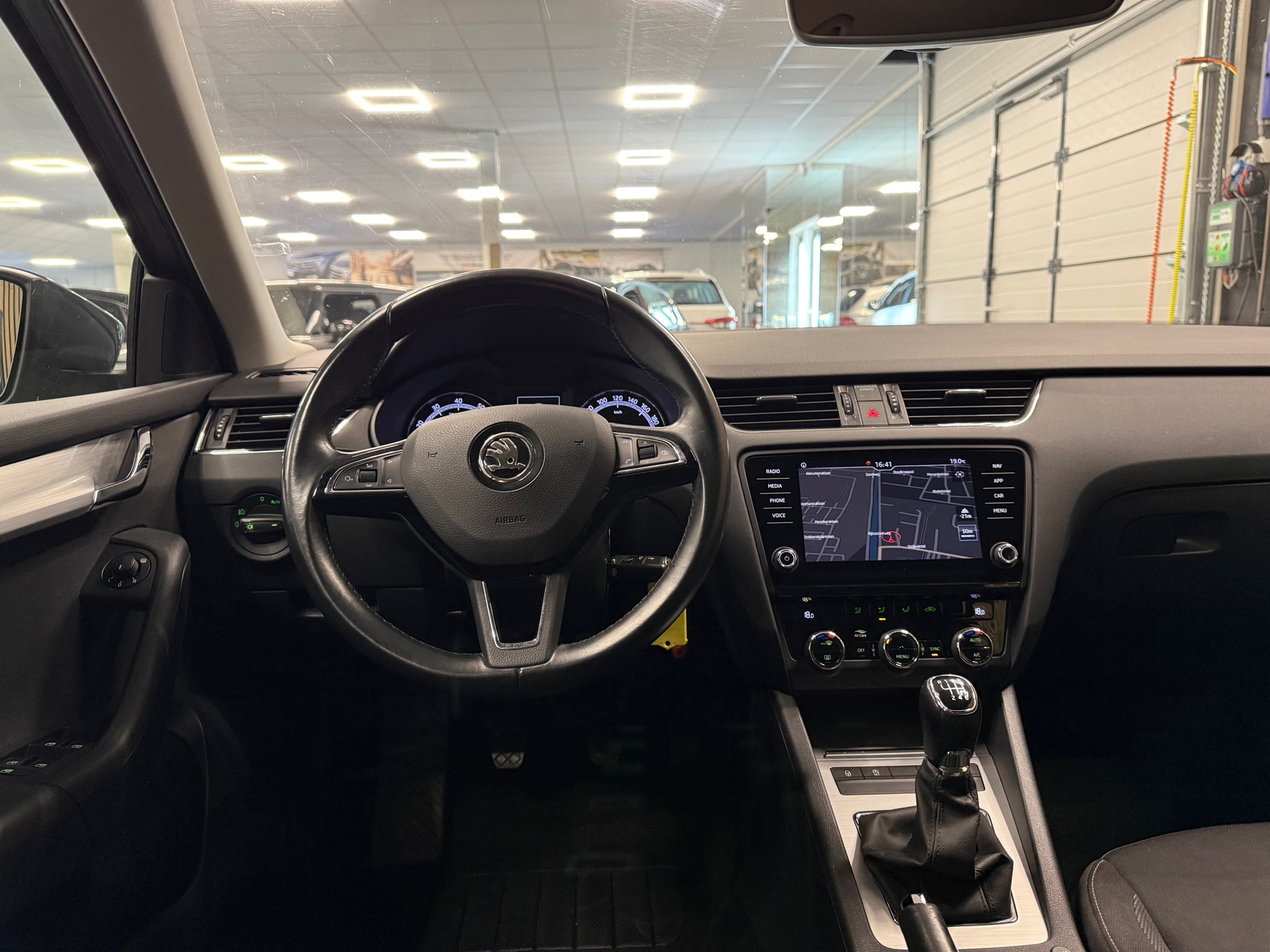 https://www.autokooy.nl//xml/images/53173334-22.JPG
