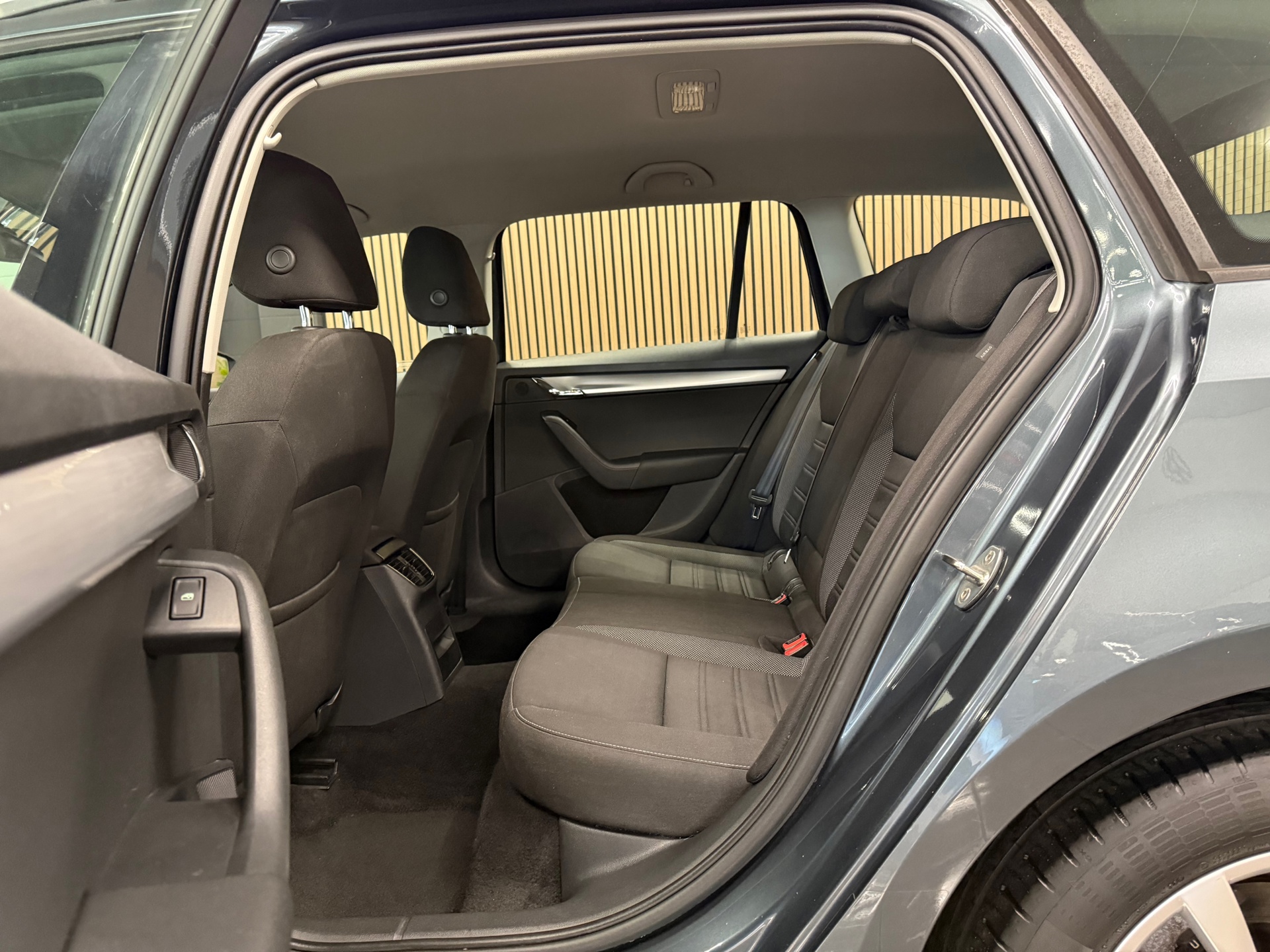https://www.autokooy.nl//xml/images/53173334-23.JPG