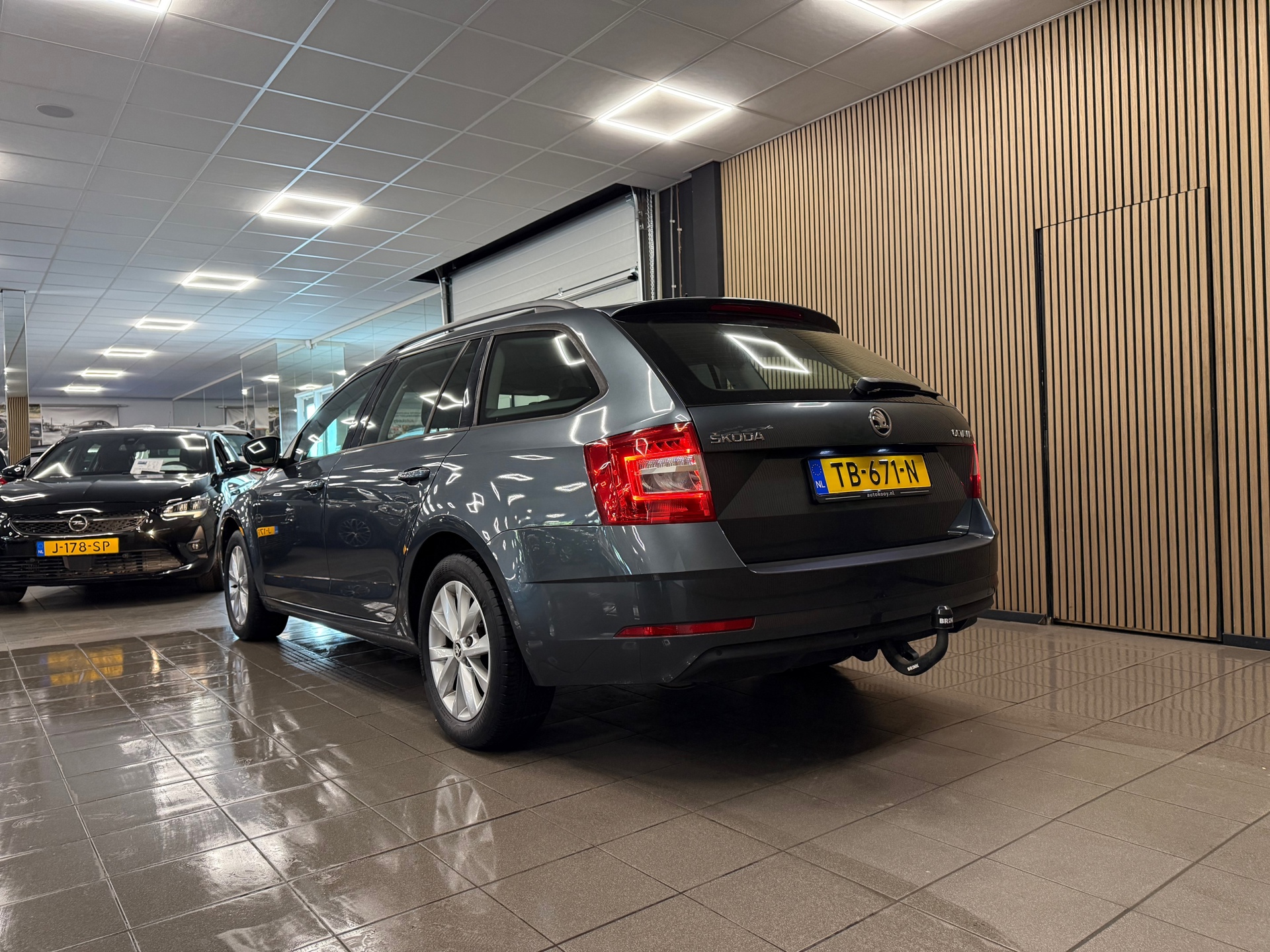 https://www.autokooy.nl//xml/images/53173334-3.JPG