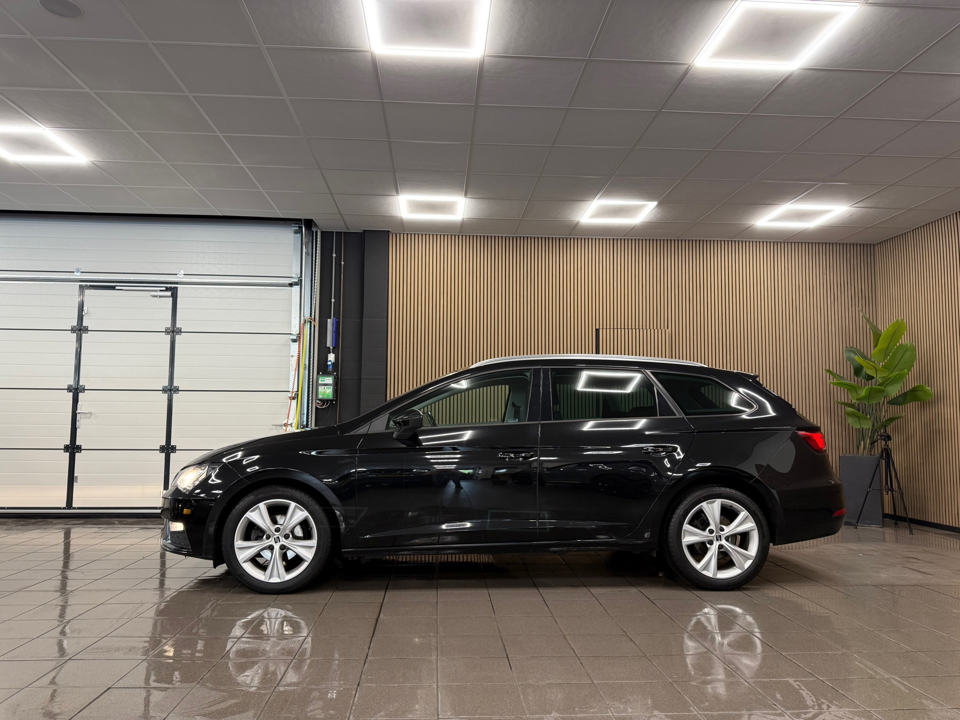 https://www.autokooy.nl//xml/images/53293343-2.JPG