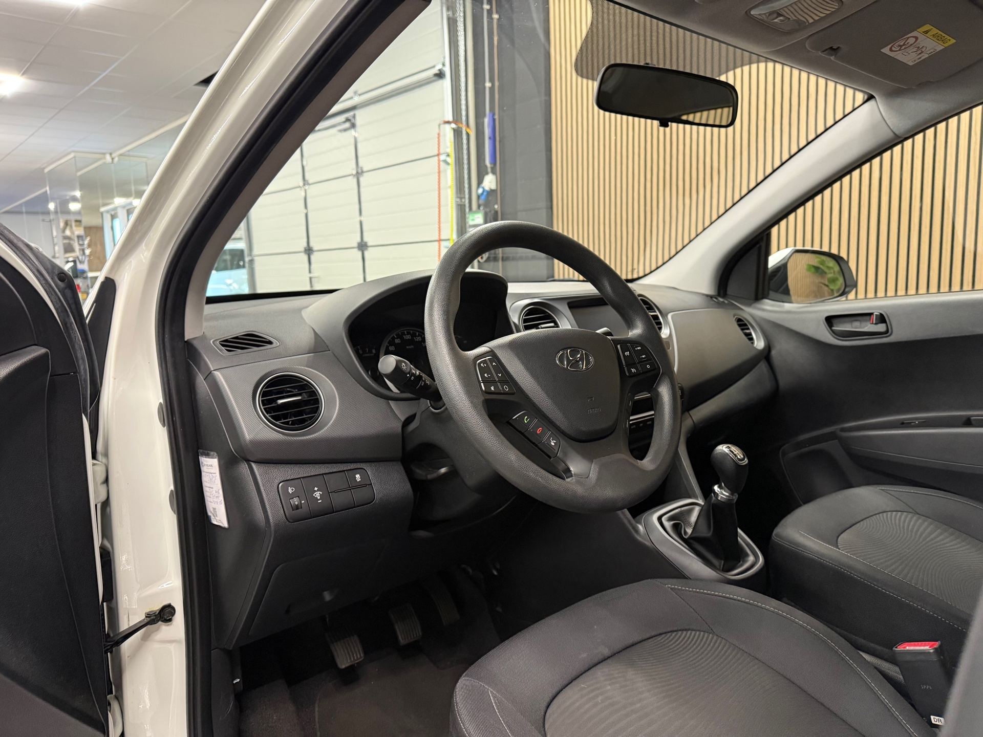 https://www.autokooy.nl//xml/images/53327599-12.JPG