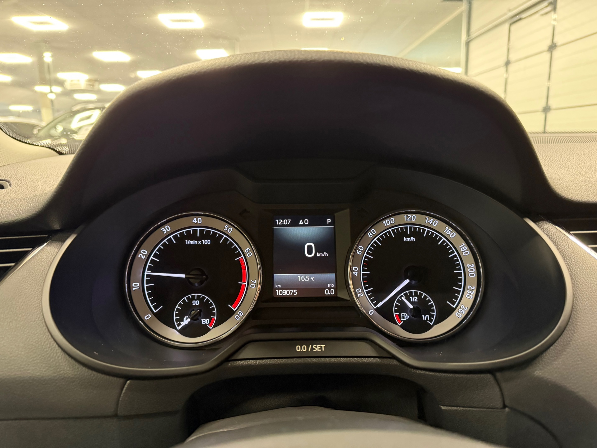 https://www.autokooy.nl//xml/images/53377603-13.JPG