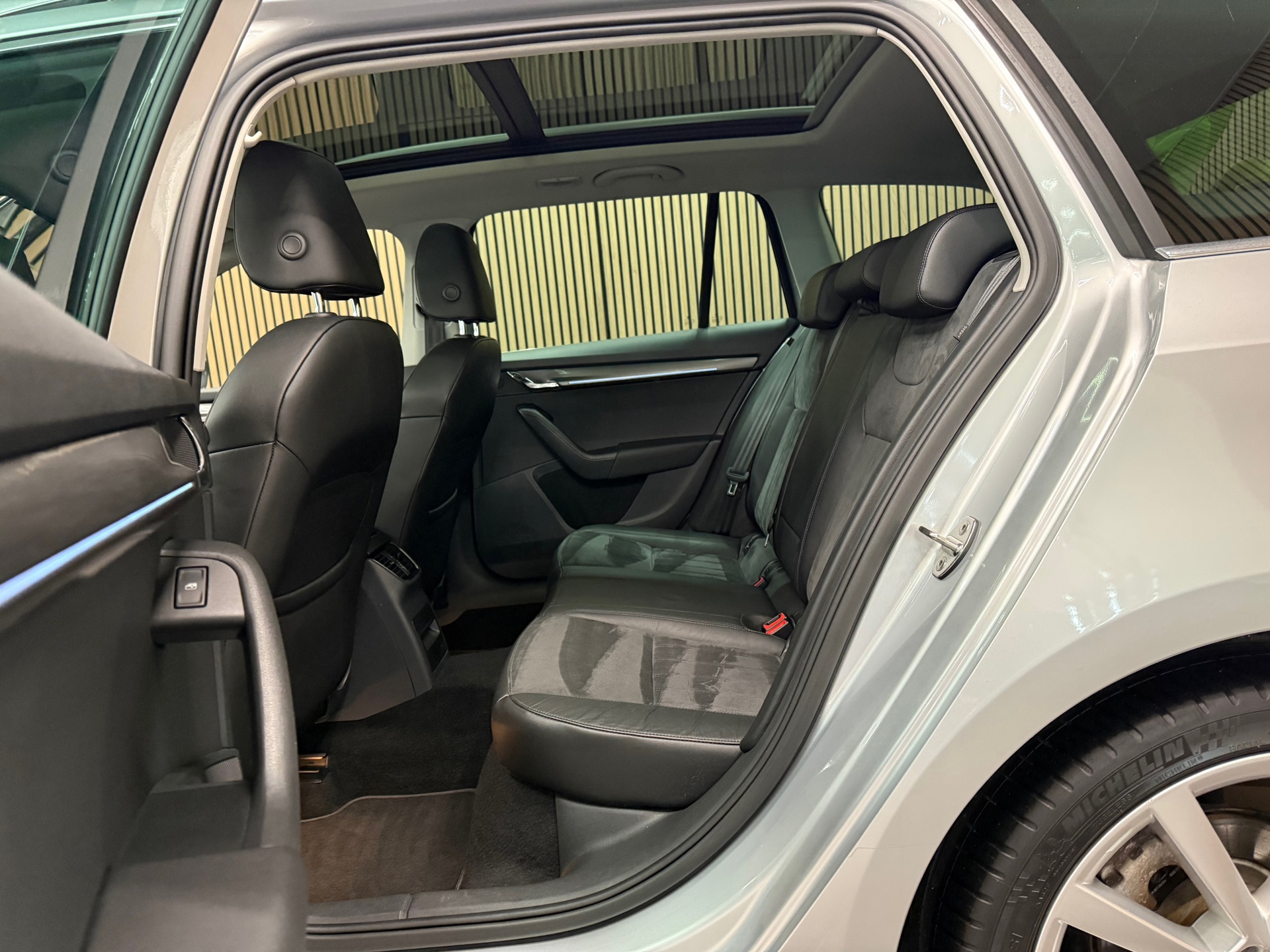 https://www.autokooy.nl//xml/images/53377603-21.JPG