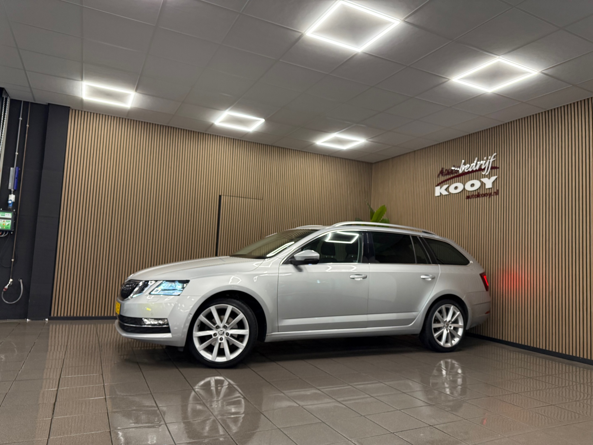 https://www.autokooy.nl//xml/images/53377603-9.JPG