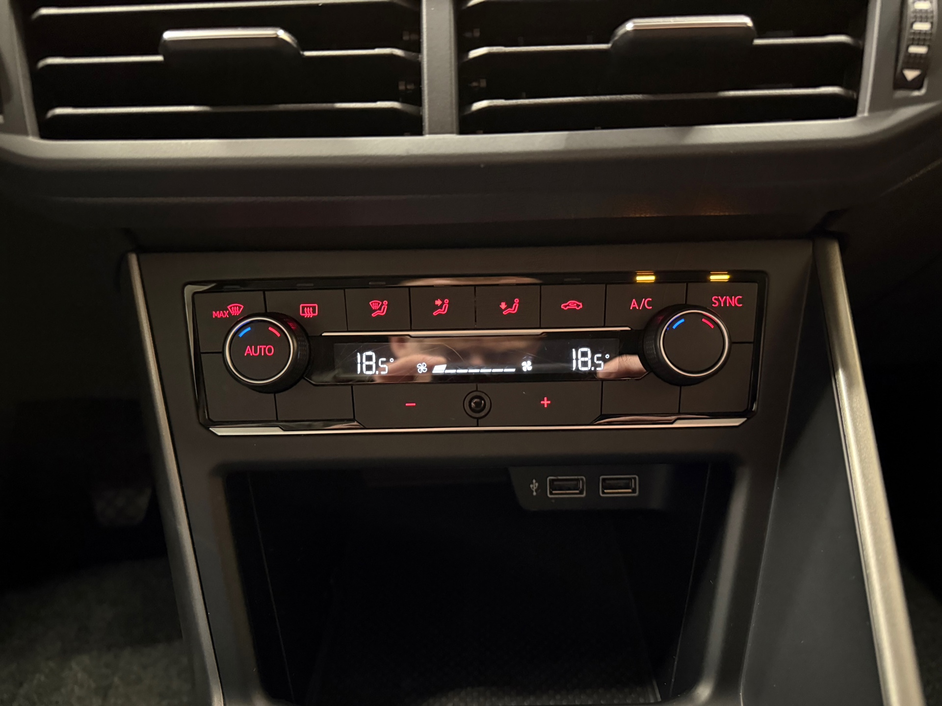 https://www.autokooy.nl//xml/images/53377756-19.JPG
