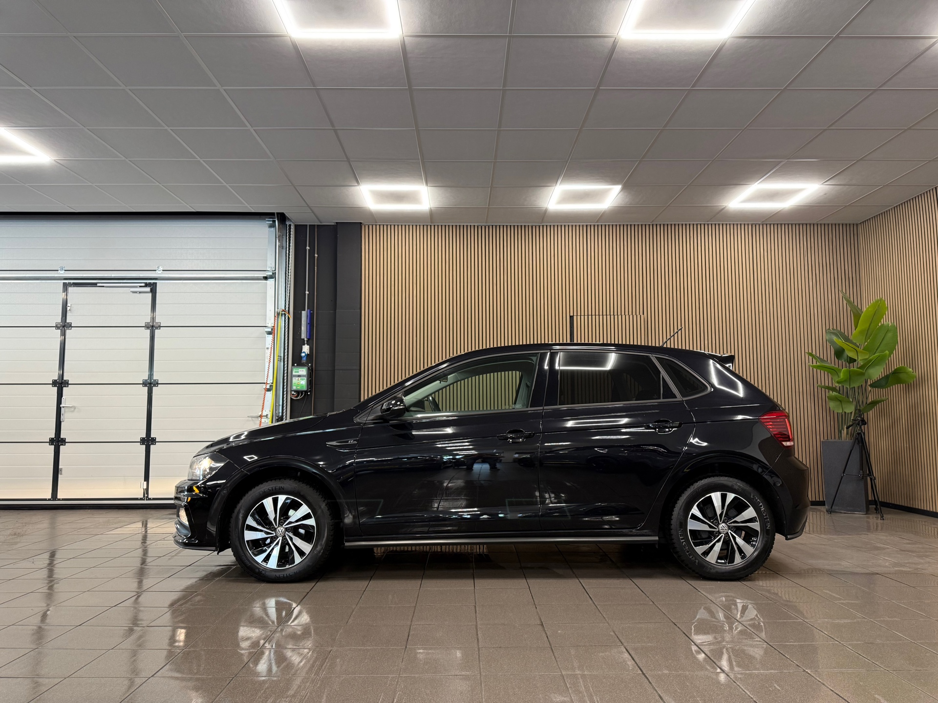 https://www.autokooy.nl//xml/images/53377756-2.JPG