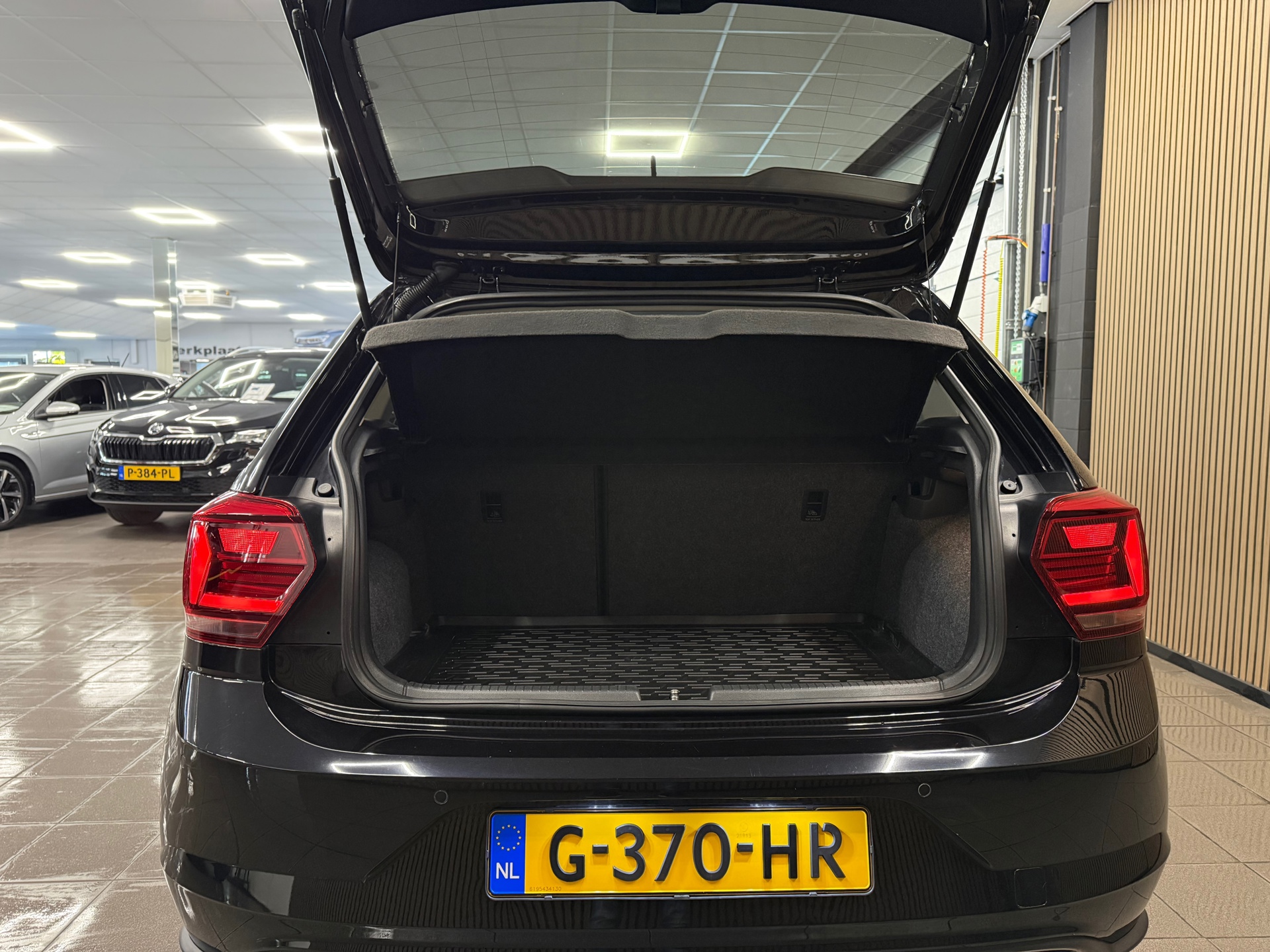 https://www.autokooy.nl//xml/images/53377756-5.JPG