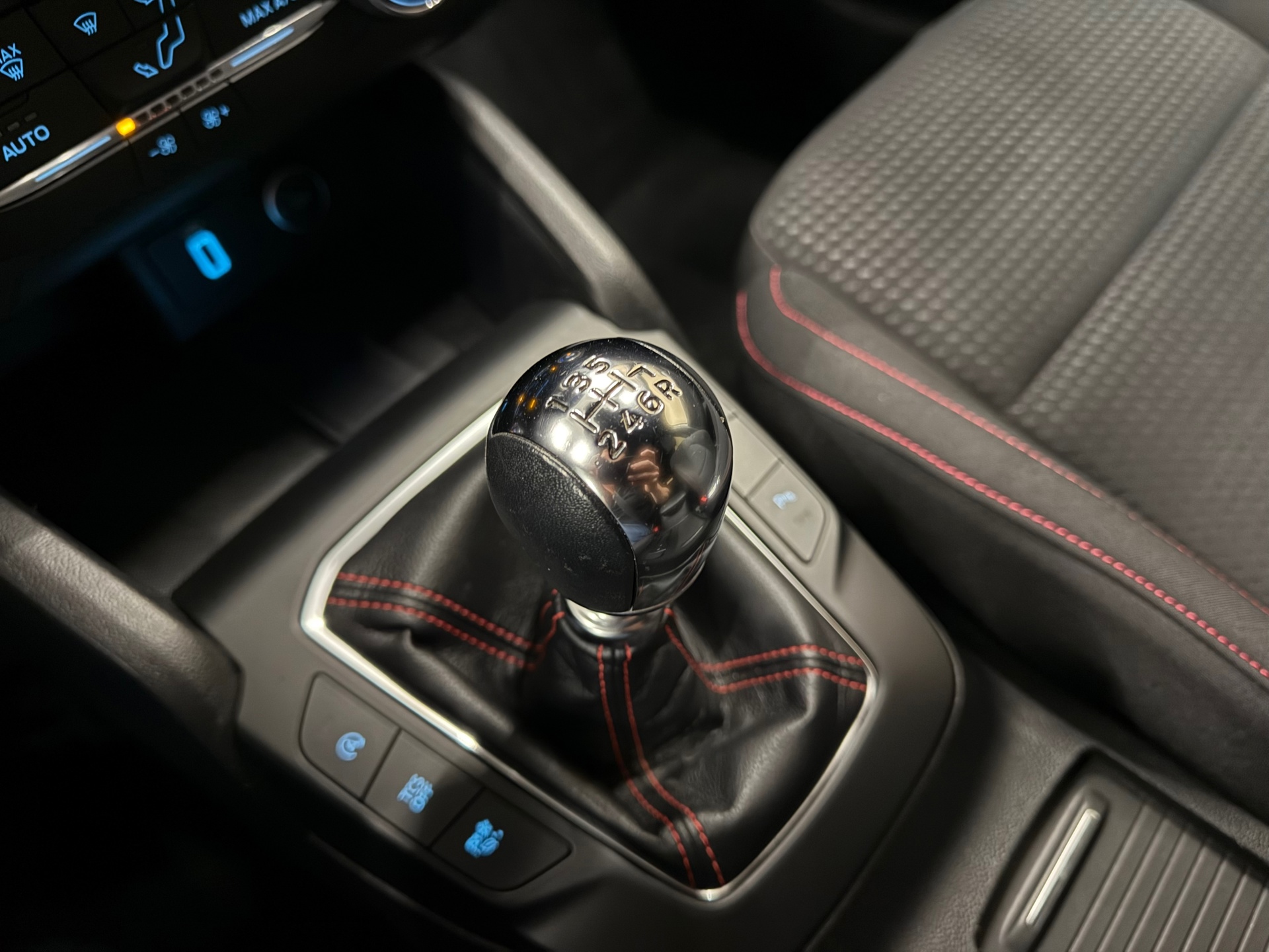 https://www.autokooy.nl//xml/images/53404331-21.JPG