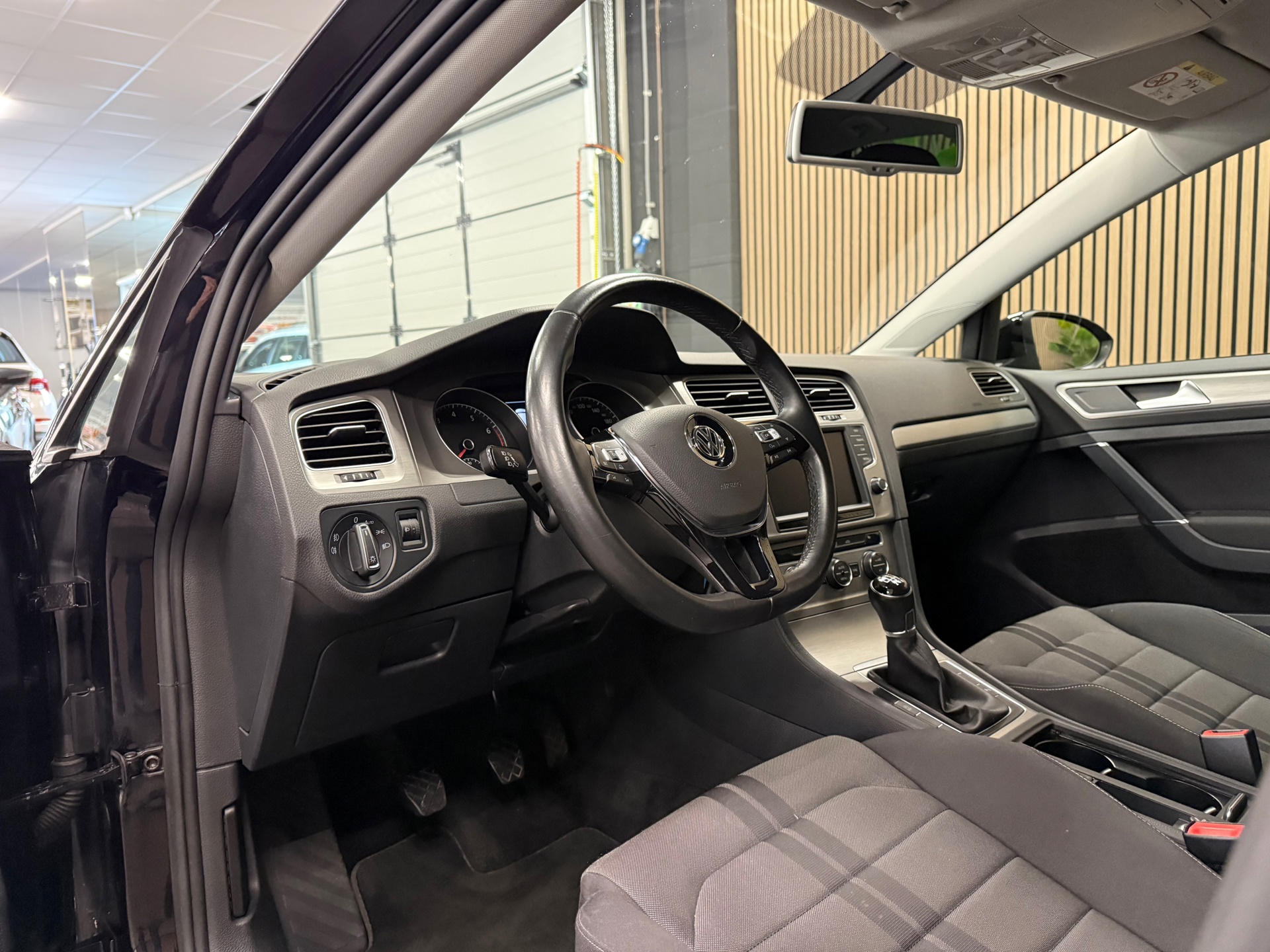 https://www.autokooy.nl//xml/images/53472243-12.JPG