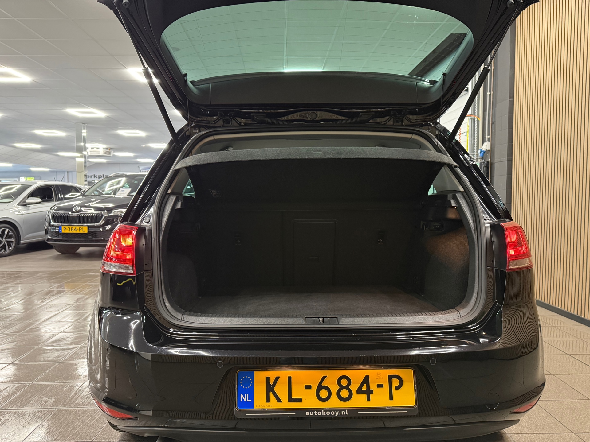 https://www.autokooy.nl//xml/images/53472243-5.JPG