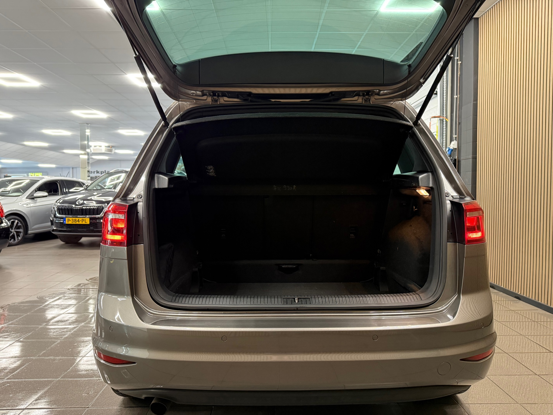 https://www.autokooy.nl//xml/images/53472481-5.JPG