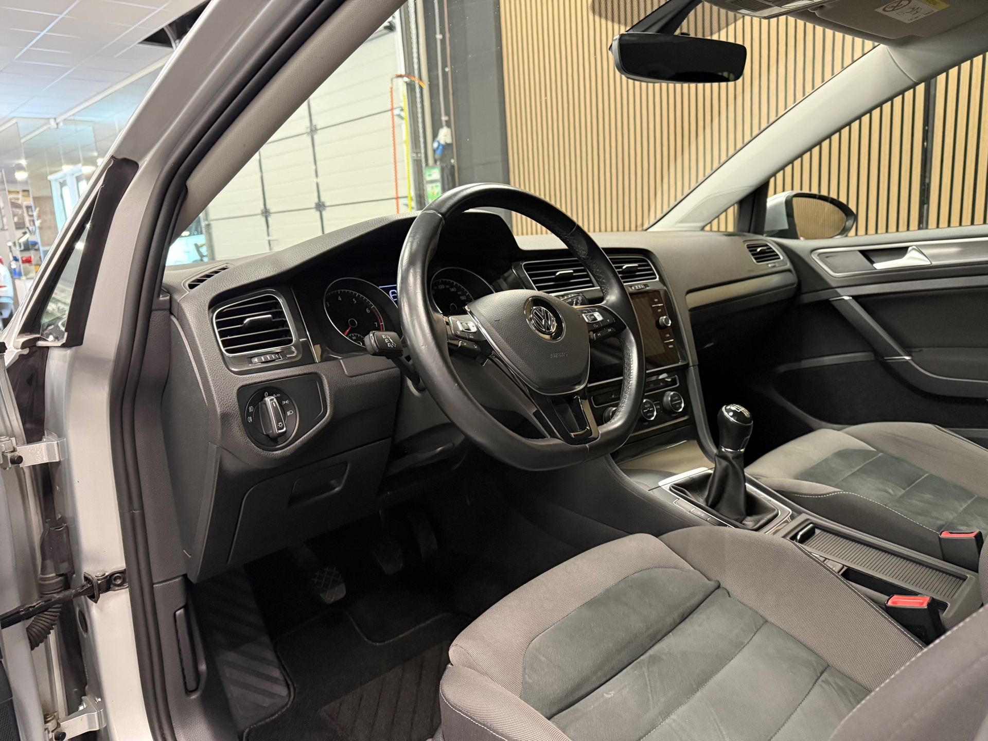https://www.autokooy.nl//xml/images/53523932-12.JPG