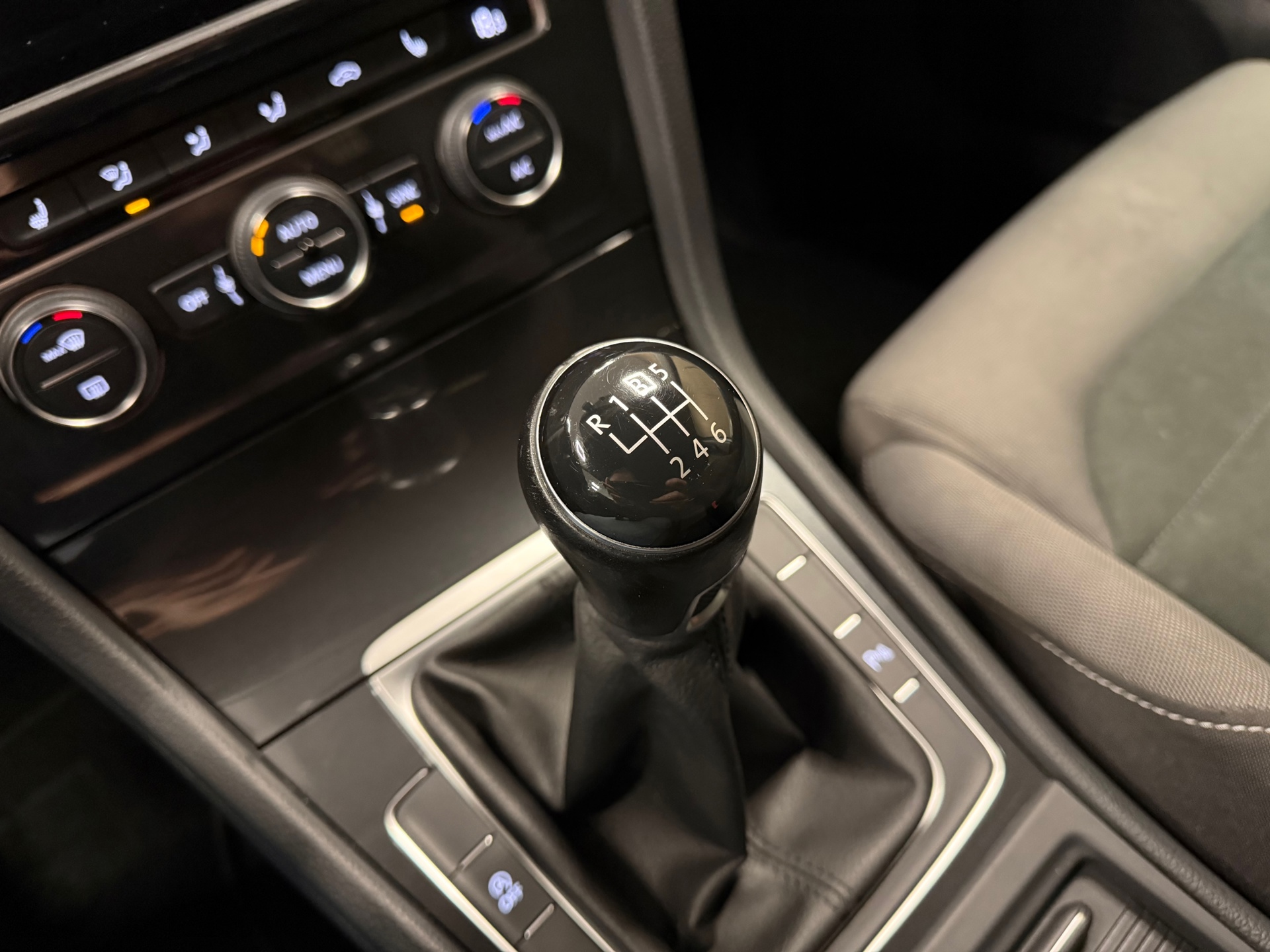 https://www.autokooy.nl//xml/images/53523932-21.JPG