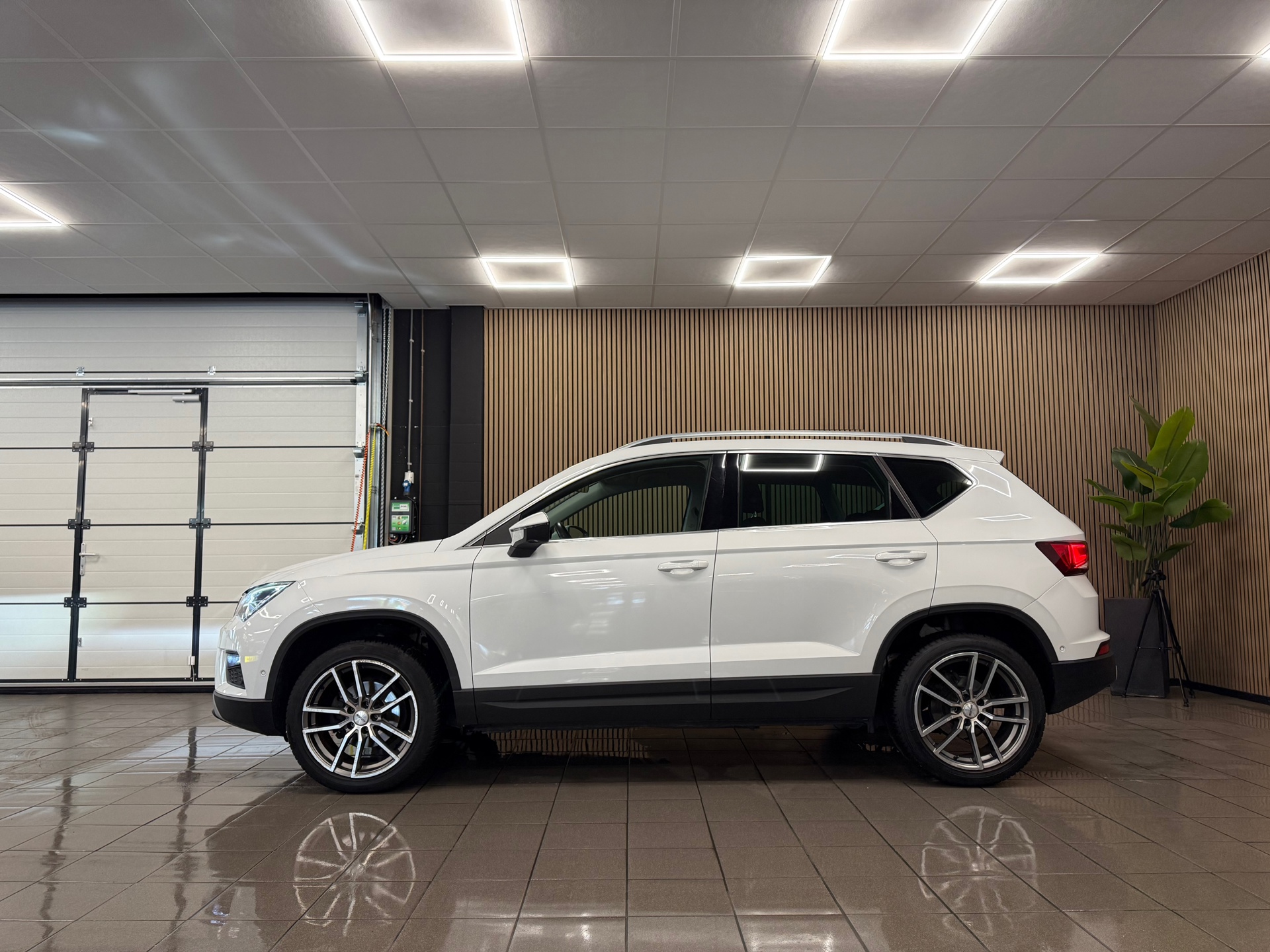 https://www.autokooy.nl//xml/images/53607545-2.JPG