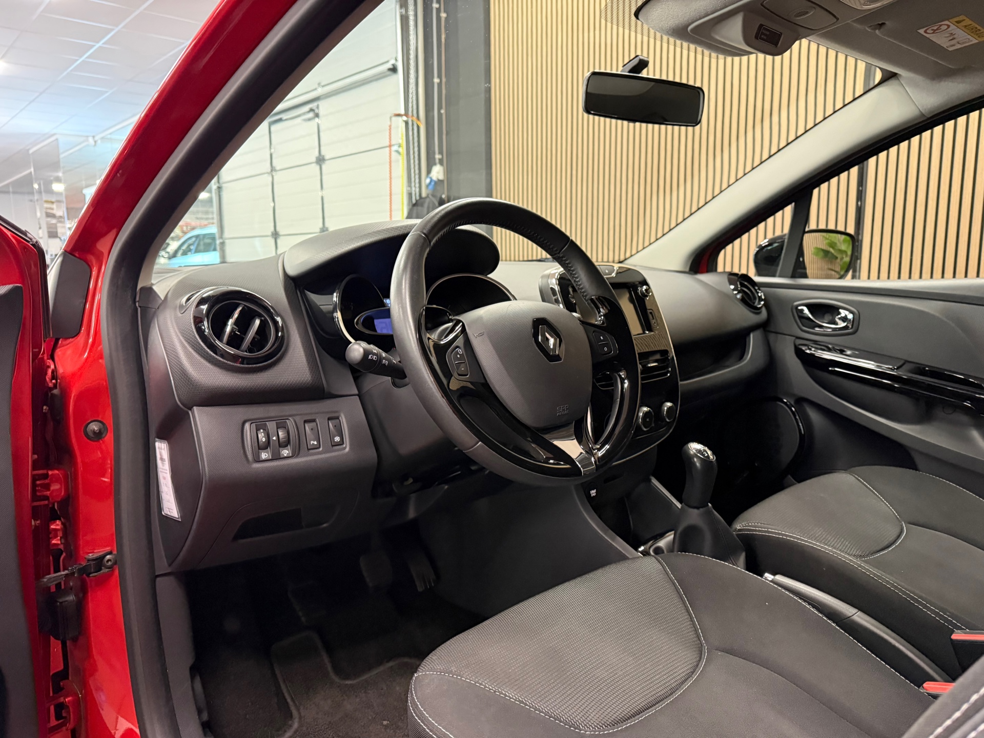 https://www.autokooy.nl//xml/images/53640784-12.JPG