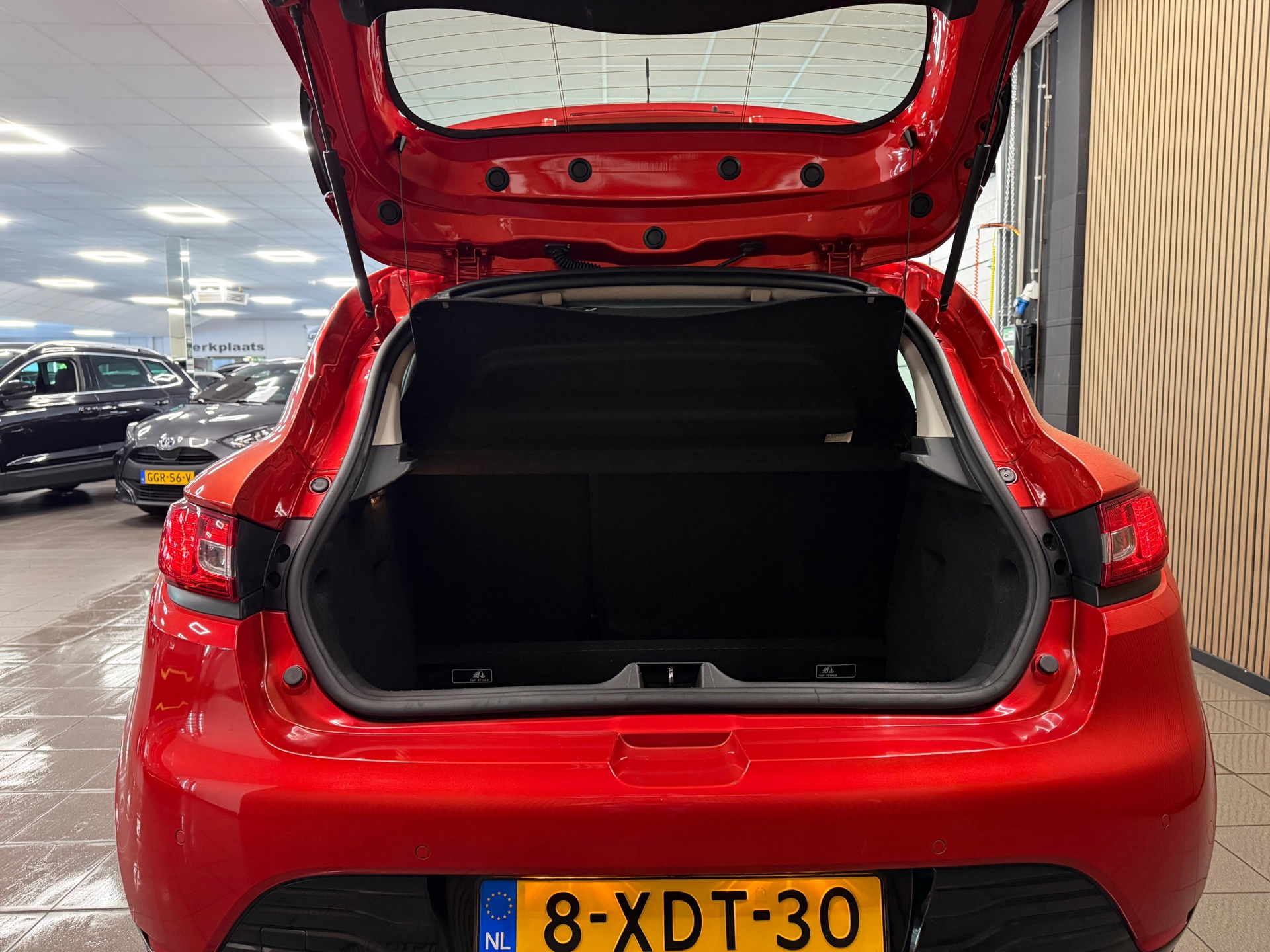 https://www.autokooy.nl//xml/images/53640784-5.JPG