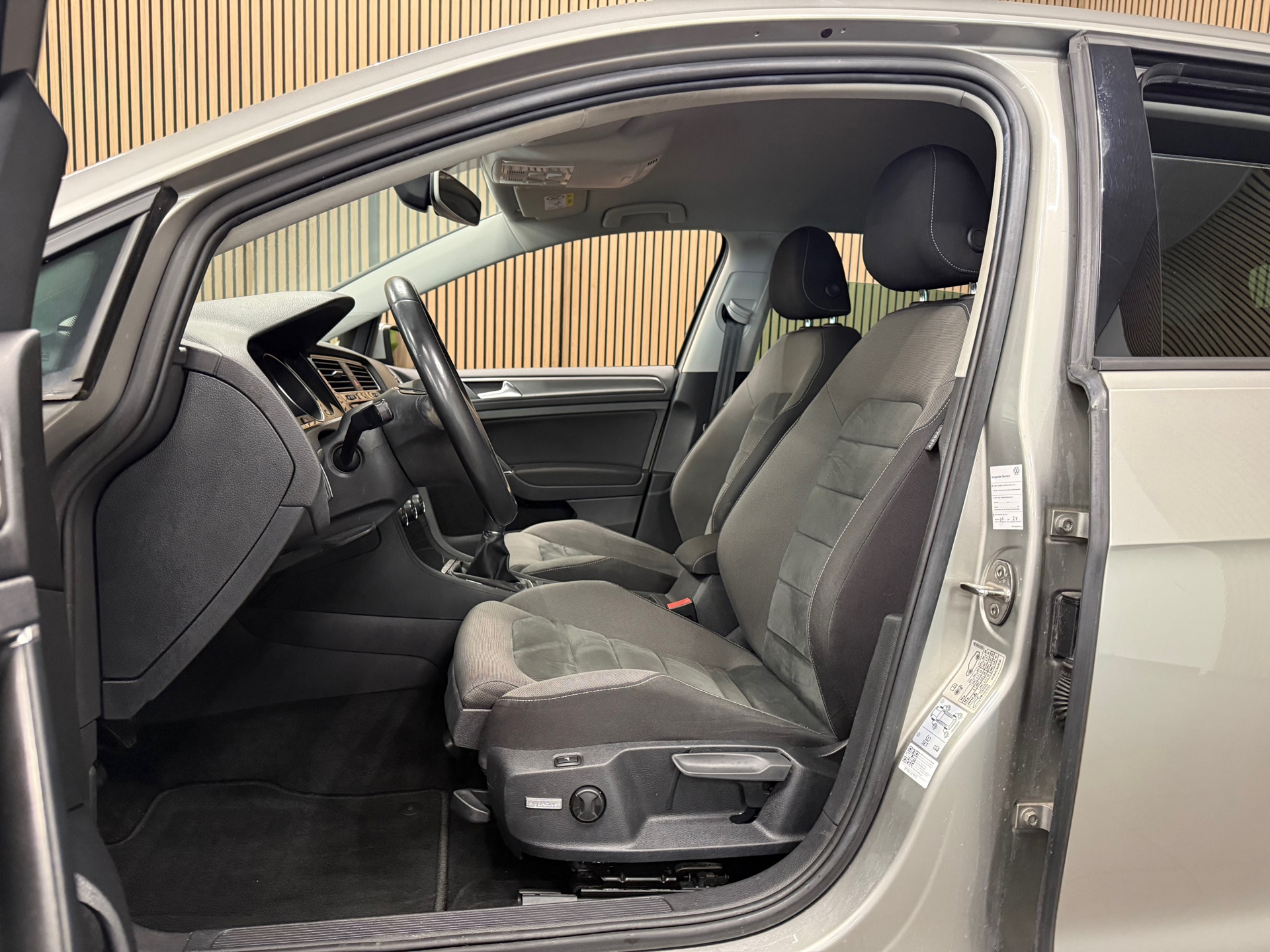 https://www.autokooy.nl//xml/images/53692523-11.JPG