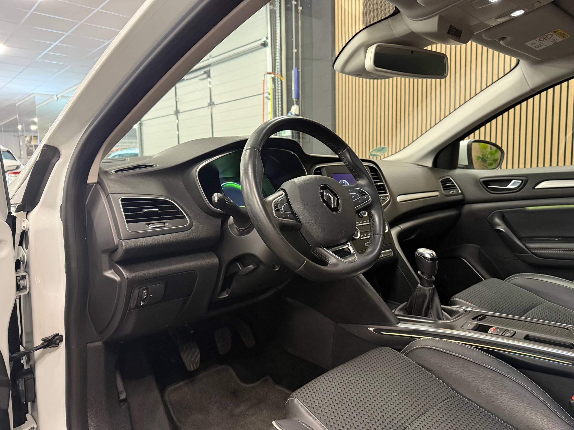 https://www.autokooy.nl//xml/images/53724278-12.JPG