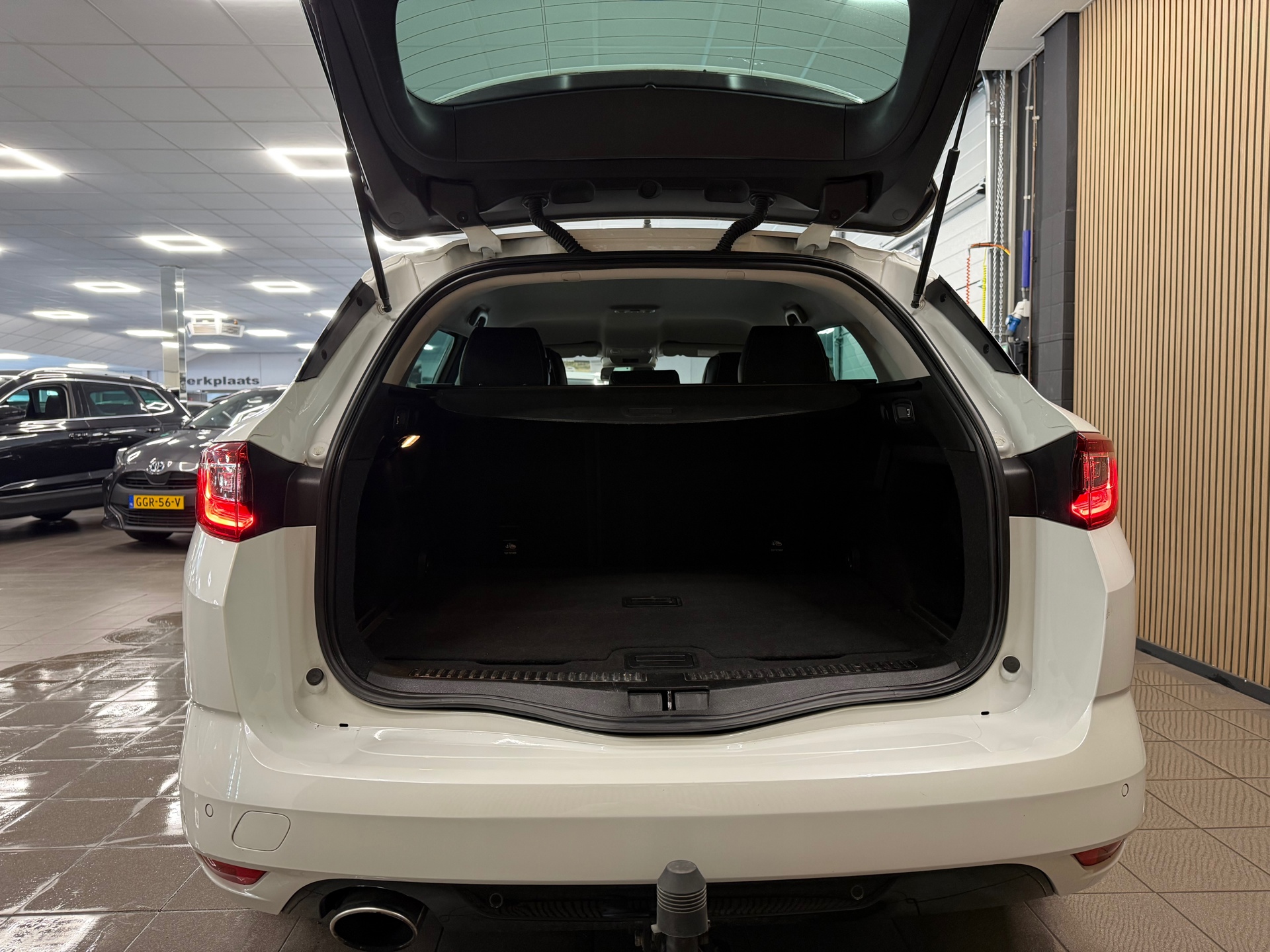 https://www.autokooy.nl//xml/images/53724278-5.JPG