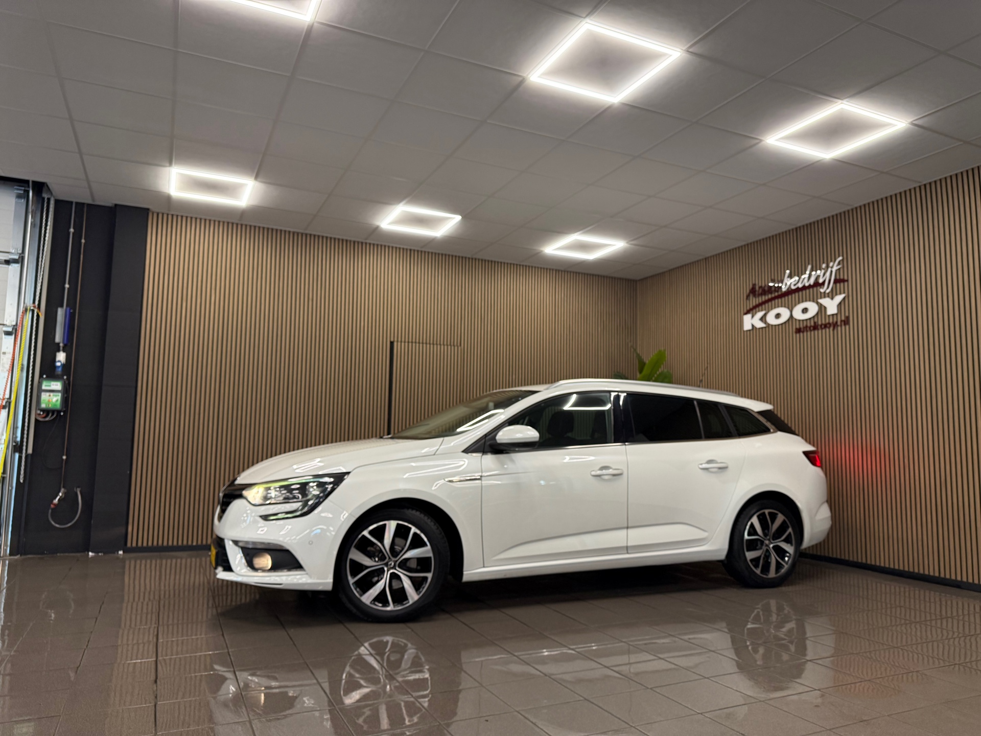 https://www.autokooy.nl//xml/images/53724278-9.JPG