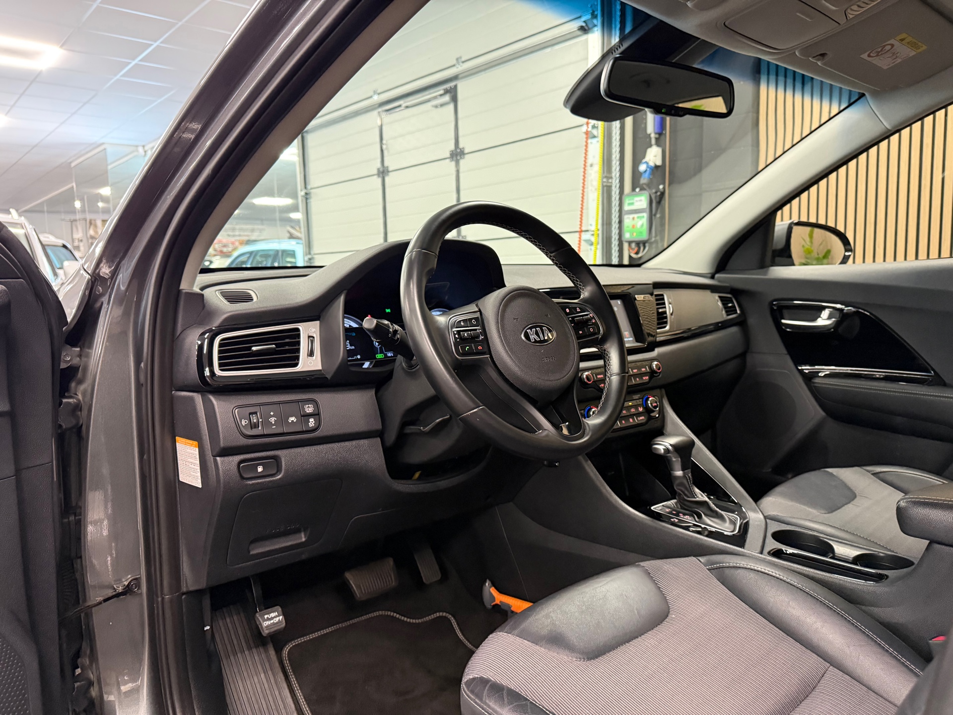 https://www.autokooy.nl//xml/images/53724400-12.JPG