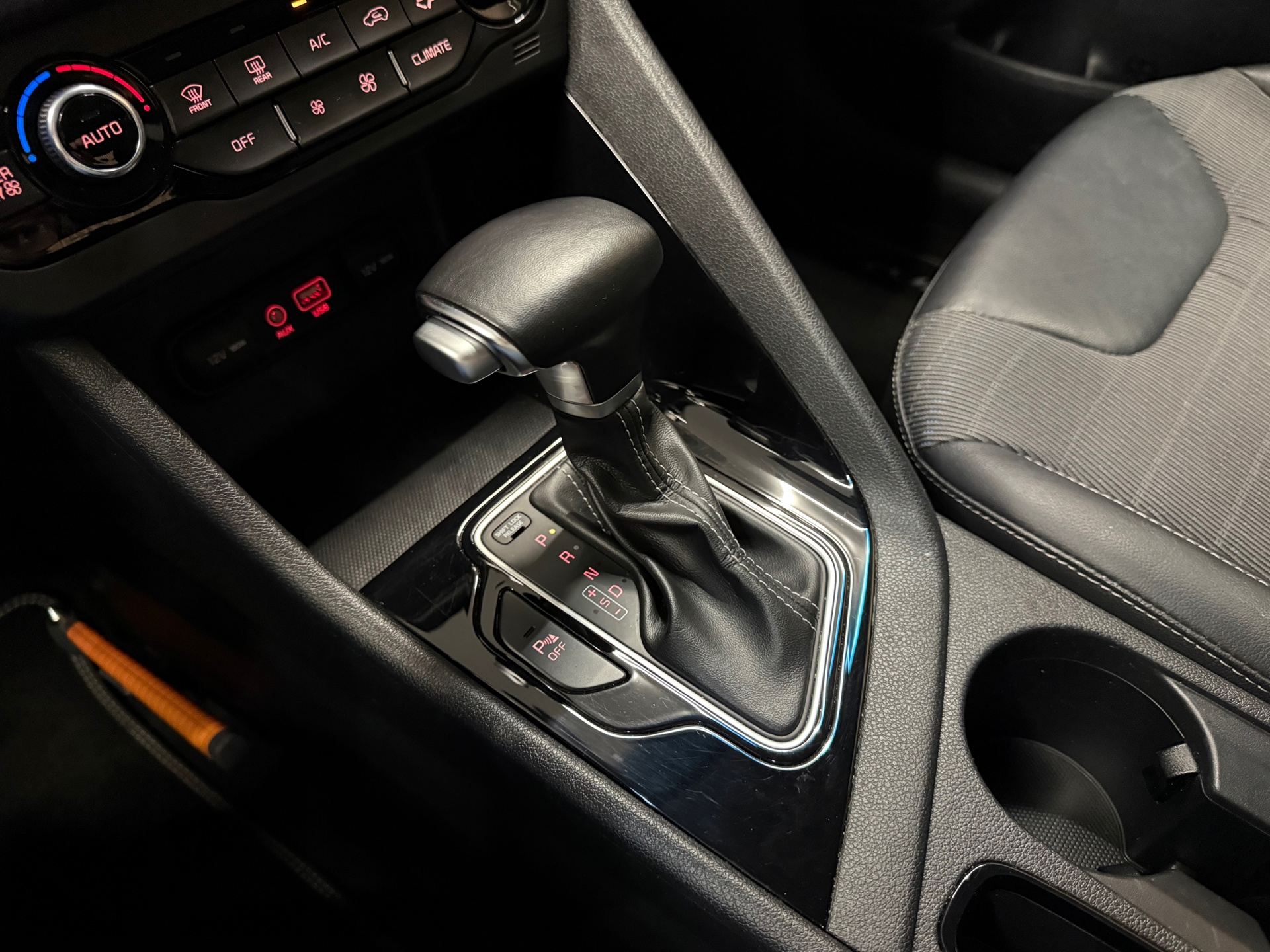 https://www.autokooy.nl//xml/images/53724400-19.JPG