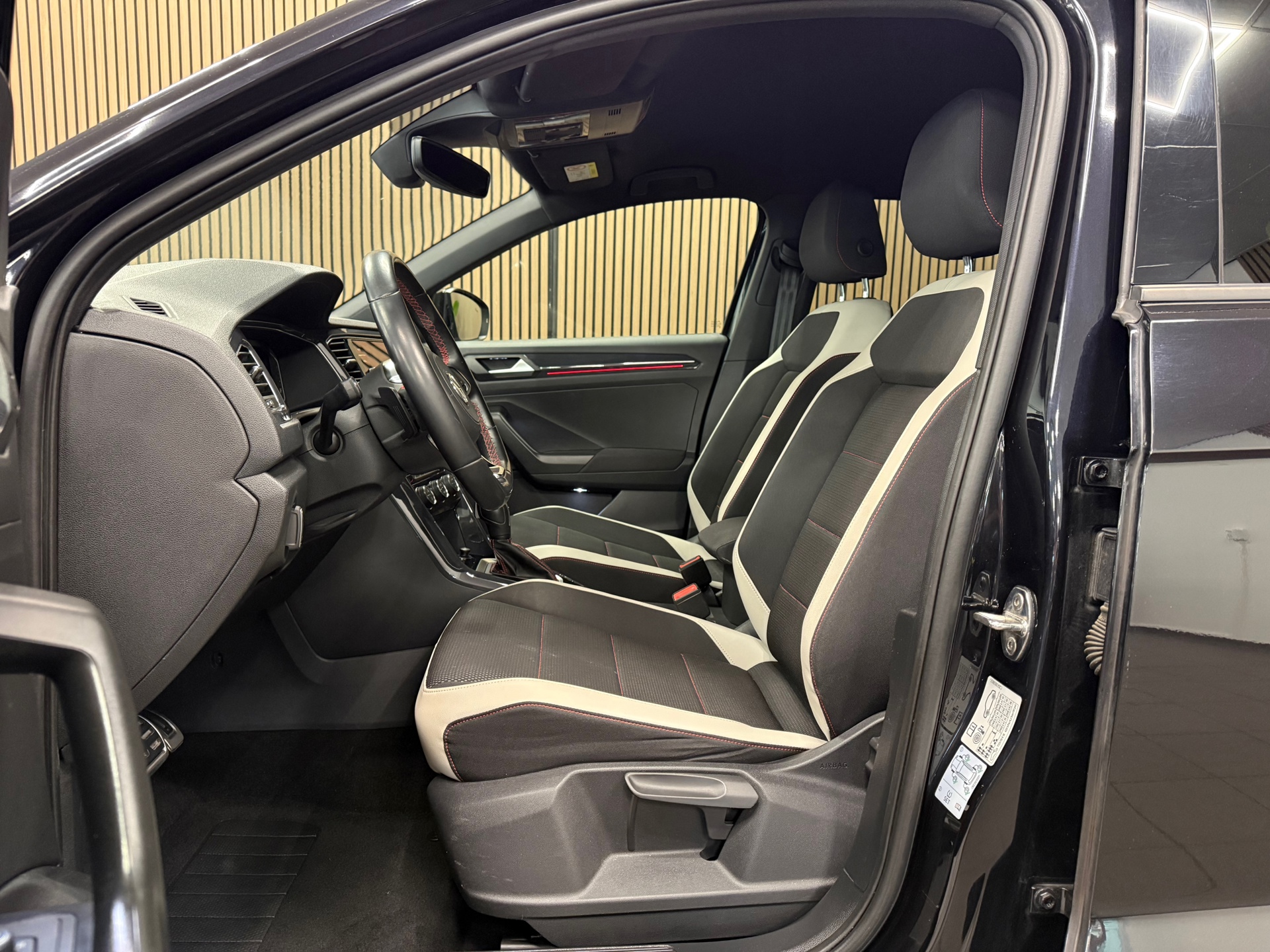 https://www.autokooy.nl//xml/images/53770904-11.JPG