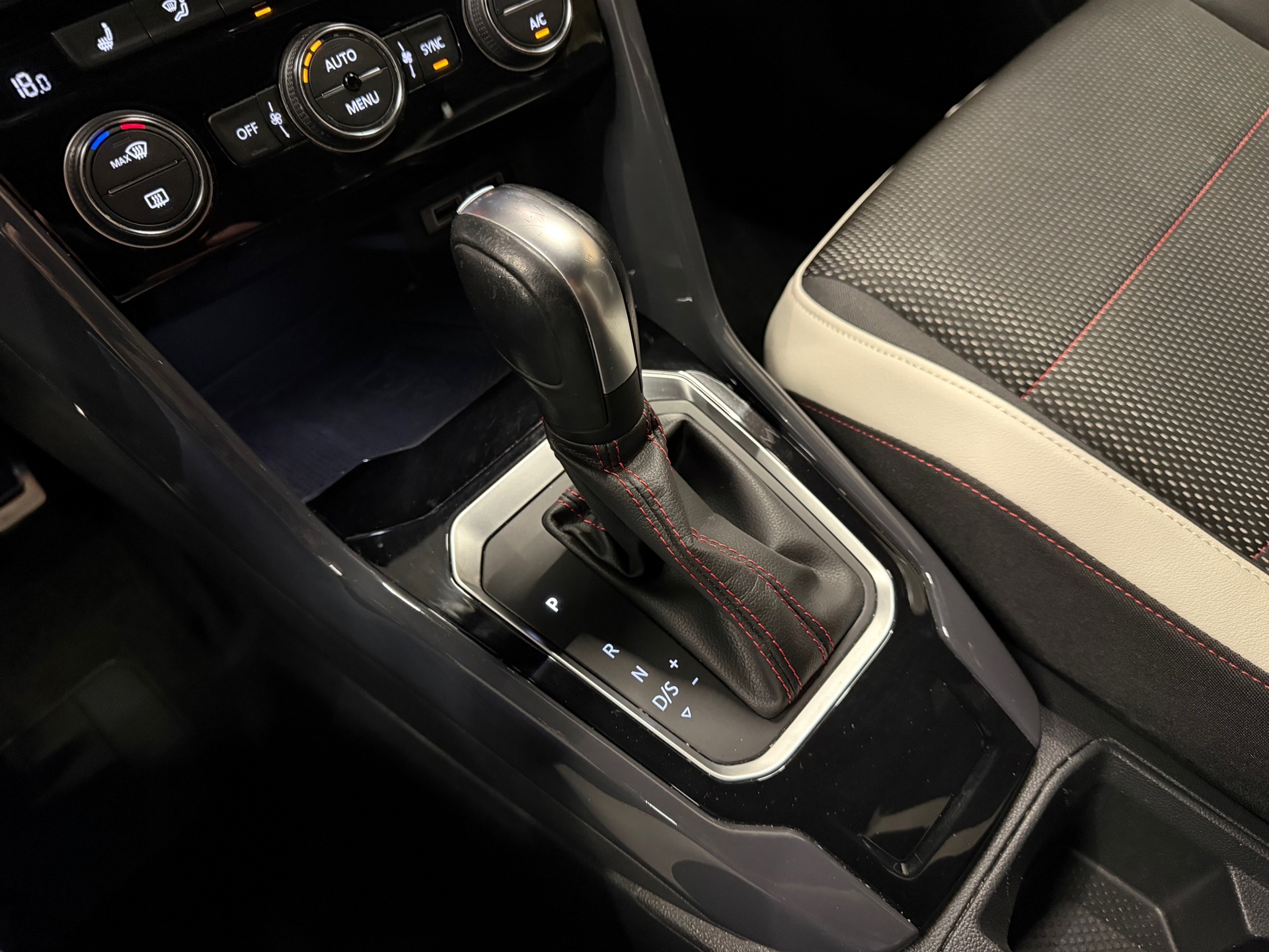 https://www.autokooy.nl//xml/images/53770904-21.JPG